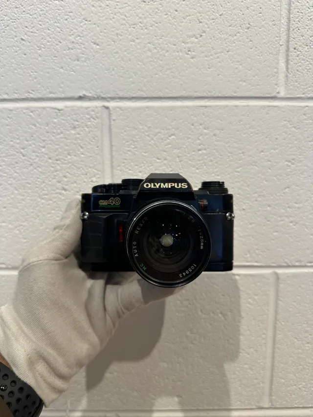 olympus-om-40-spiegelreflexkamera-mit-28mm-f-2-8-weitwinkel image 1