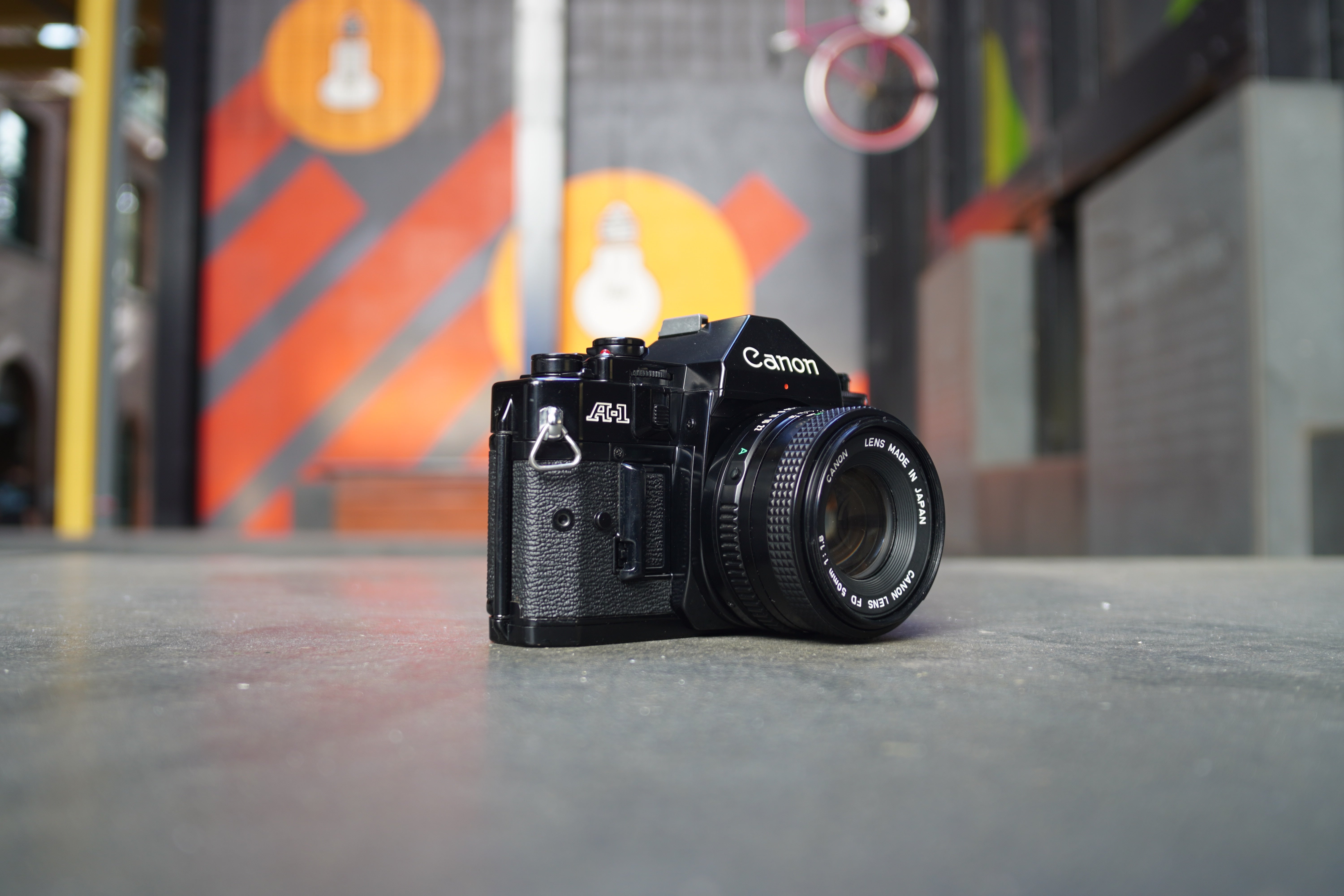 canon-a-1-slr-kamera-mit-fd-50mm-f-1-8-analog image 3