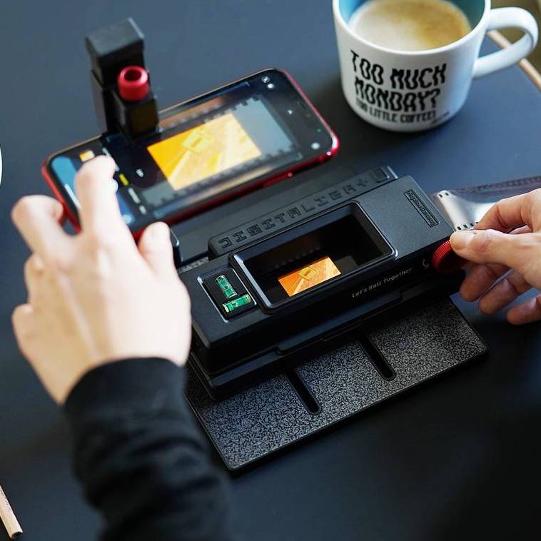 lomography-digitaliza-max-filmscanner-smartphone-kit image 2