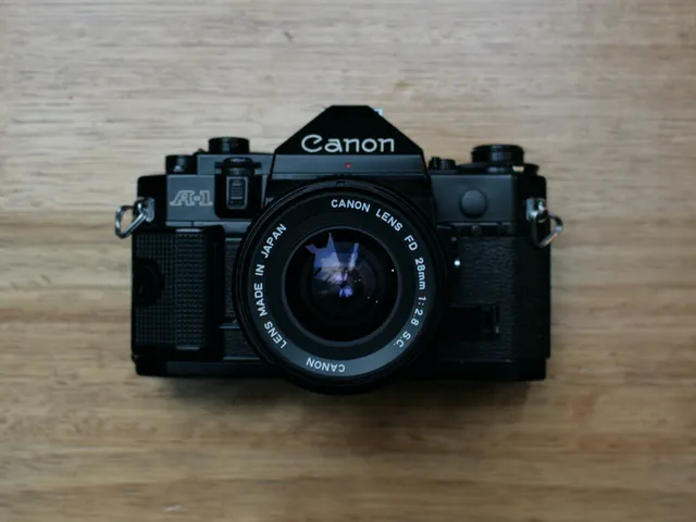 canon-a-1-spiegelreflexkamera-35mm-mit-fd-28mm-f-2-8 image 1