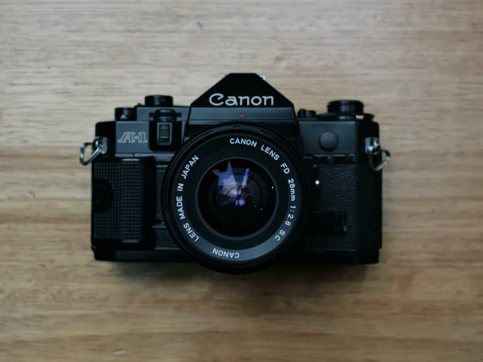 canon-a-1-spiegelreflexkamera-35mm-mit-fd-28mm-f-2-8 image 1