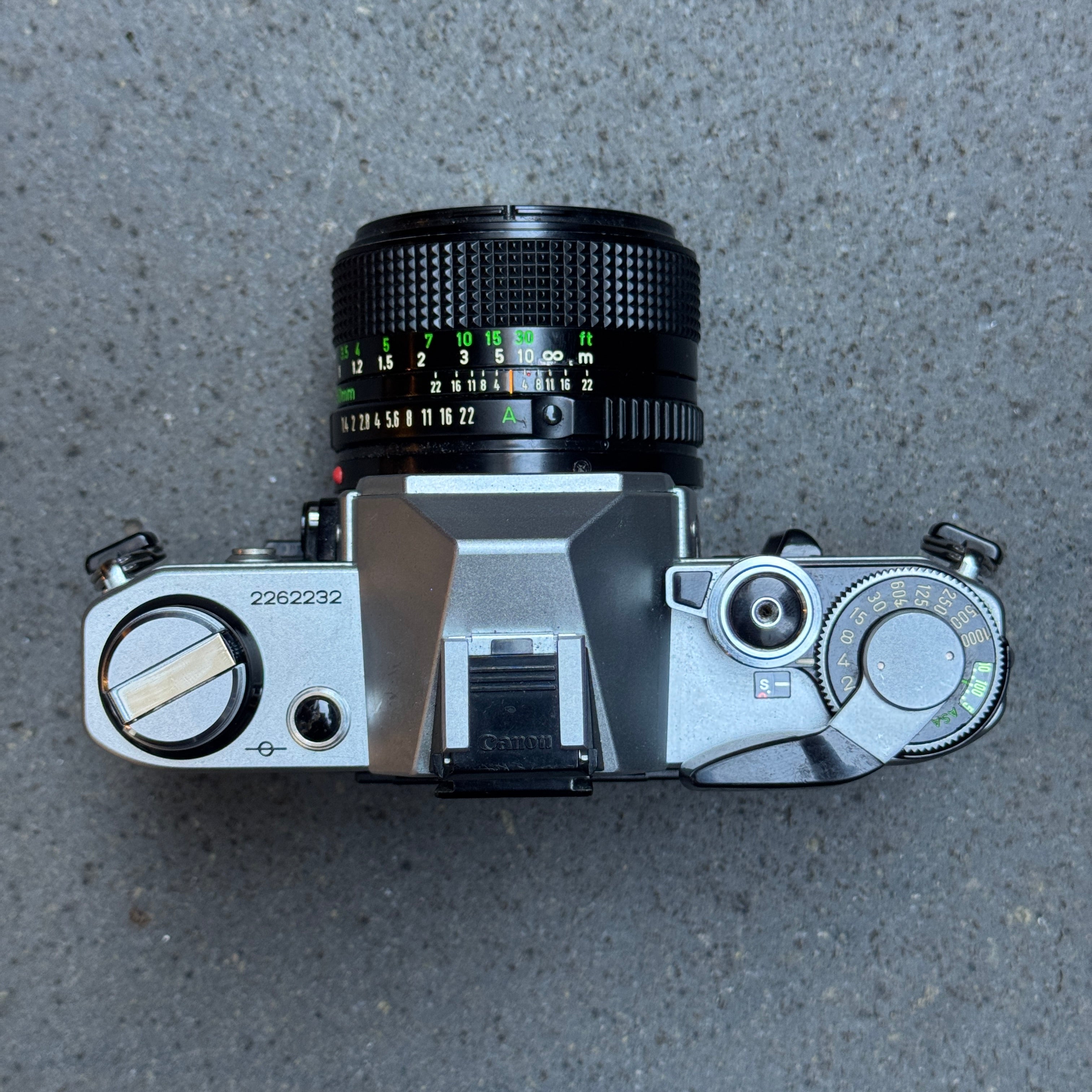 canon-ae-1-spiegelreflexkamera-mit-fd-50mm-f-1-4-schwarz image 2