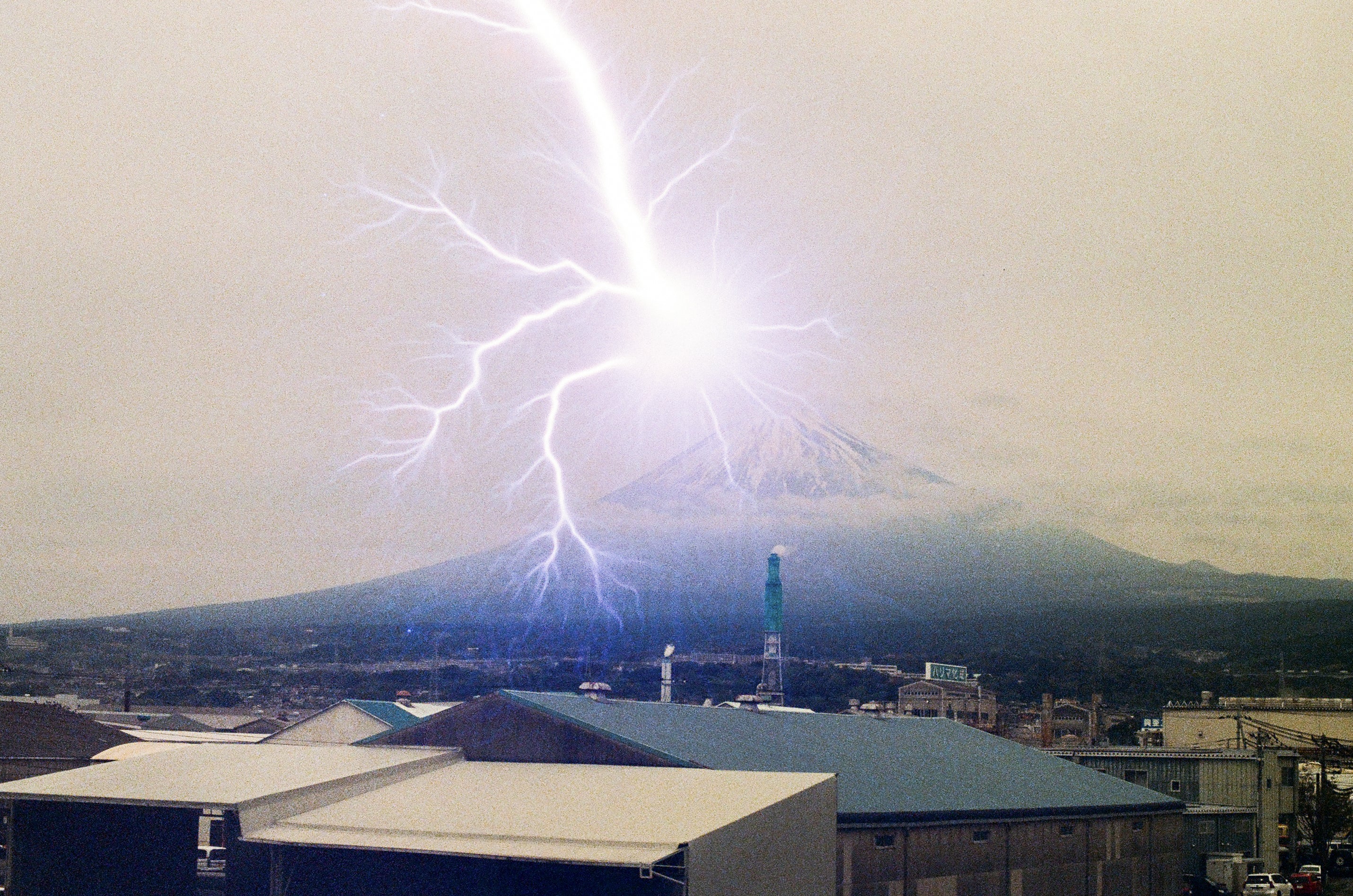 revolog-tesla-1-35mm-effektfilm-200-iso-36-aufnahmen image 3