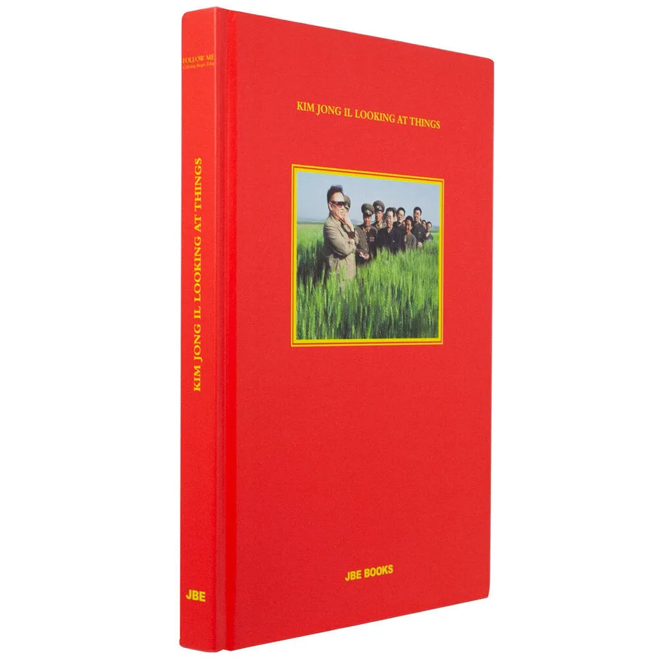 dubblefilm-kim-jong-il-looking-at-things-fotobuch-jo-o-rocha image 1