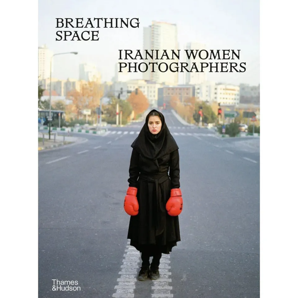dubblefilm-breathing-space-iranische-fotografinnen-fotobuch image 1