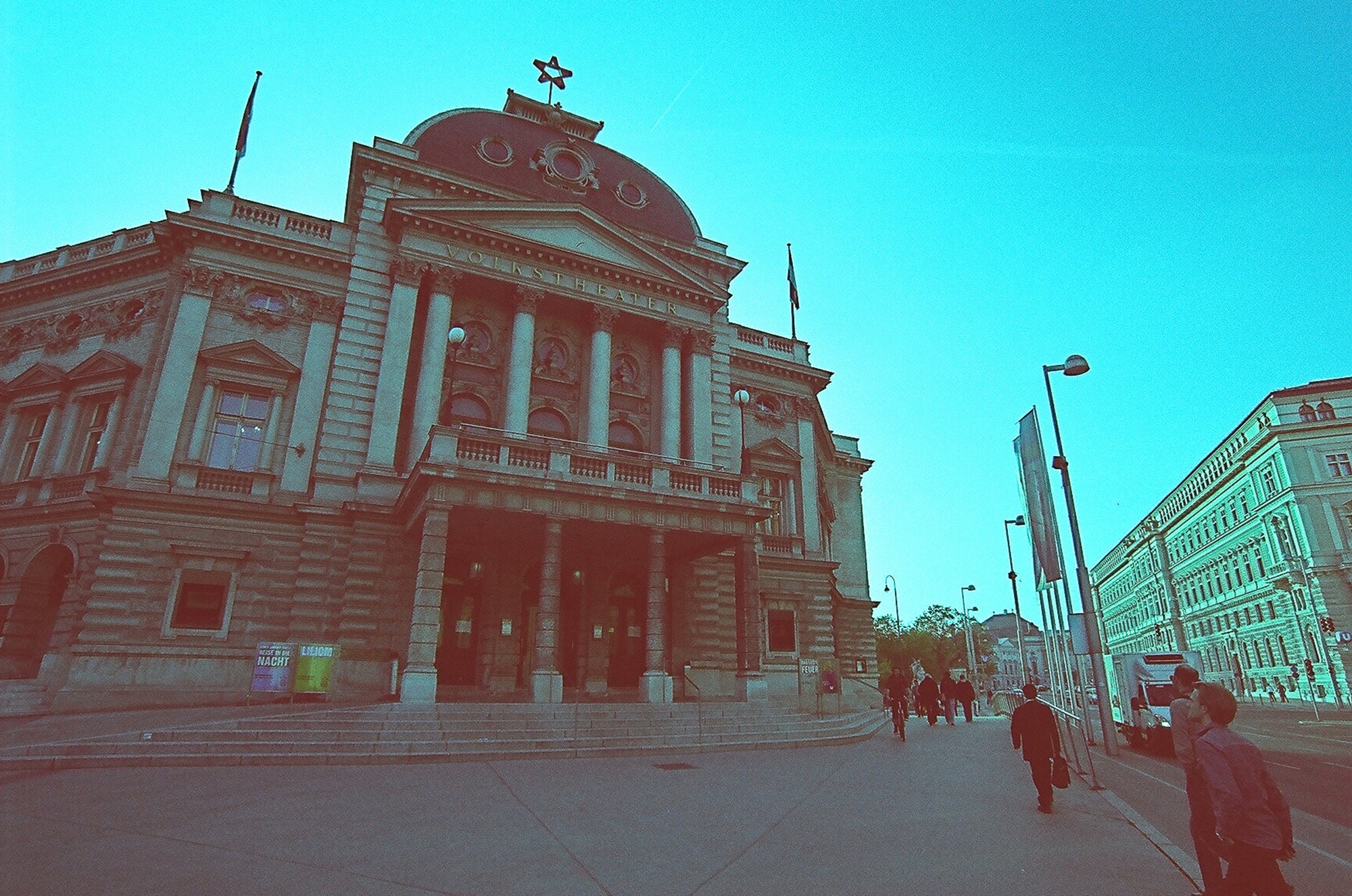 revolog-600nm-effektfilm-35mm-200-iso-36-bilder-rotstich image 5