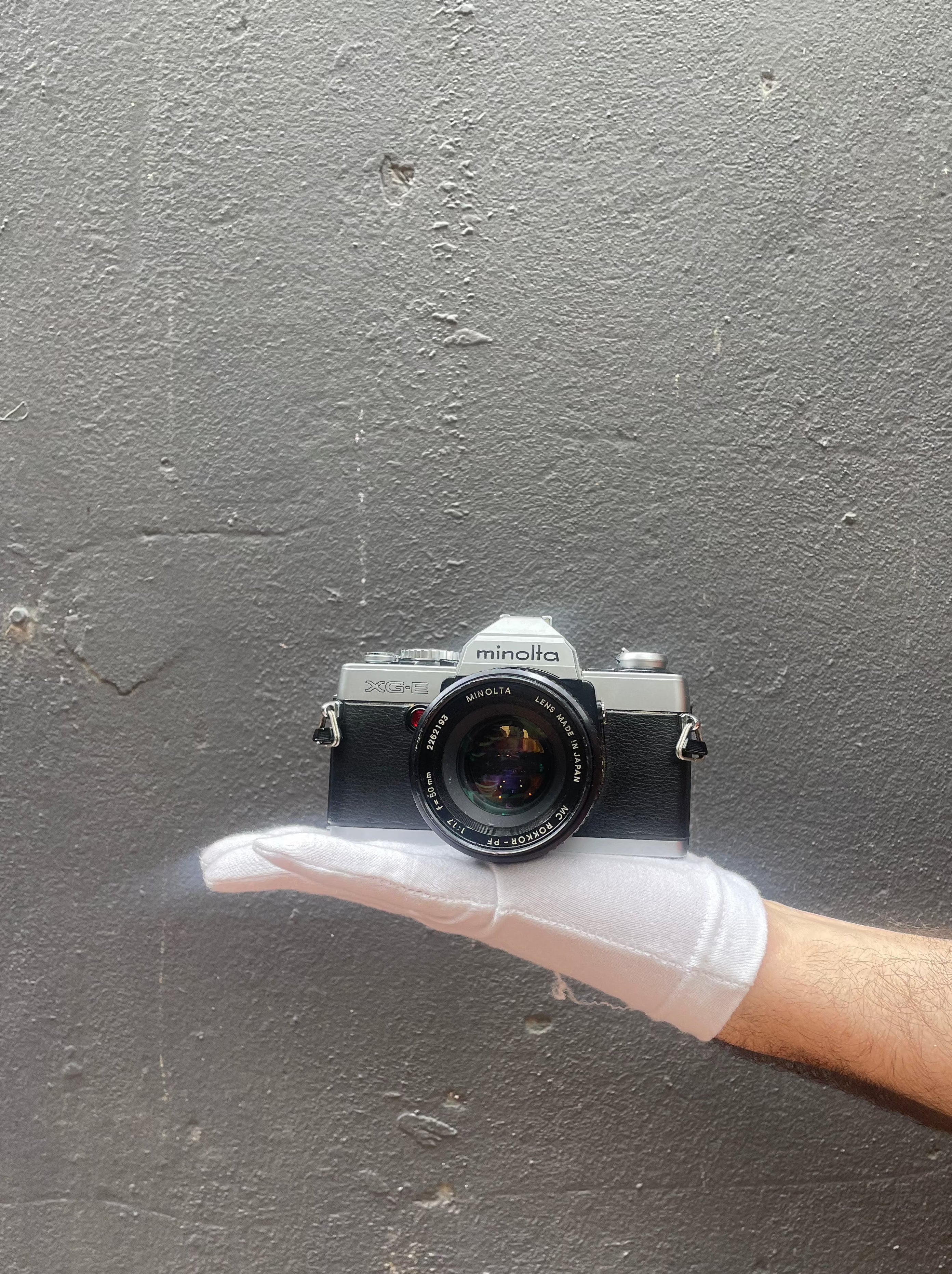 minolta-xg-e-spiegelreflexkamera-mit-50mm-rokkor-1-7-objektiv-kit image 1