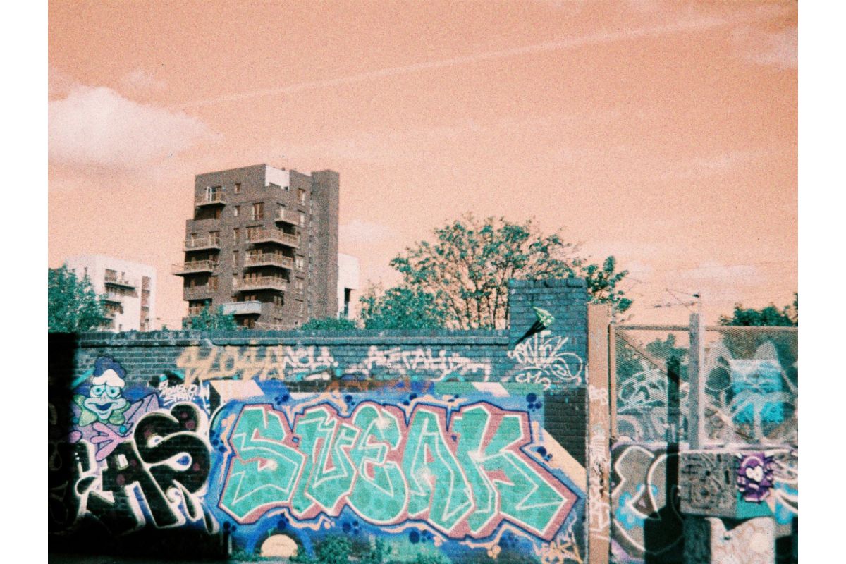 lomography-lomochrome-turquoise-110-film-24-aufnahmen-iso-100-400 image 3
