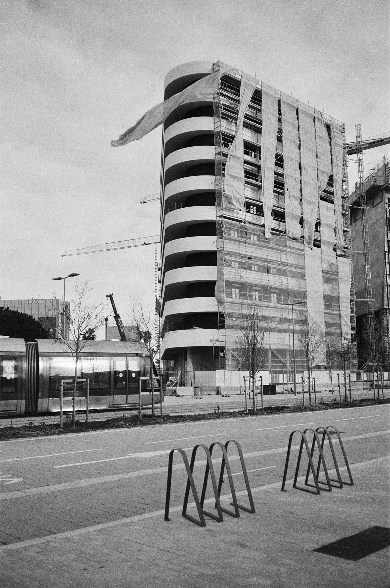 street-candy-mtn100-schwarzwei-film-35mm-iso-100-kino-look image 4