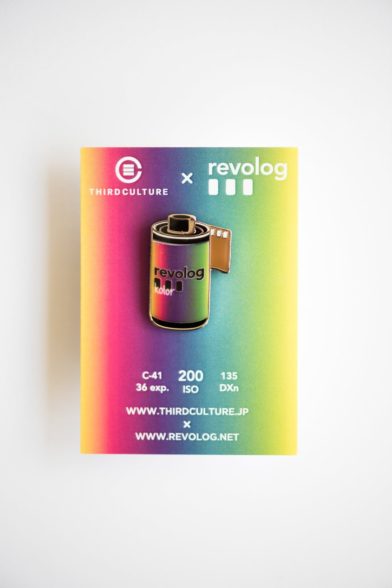 revolog-third-culture-kolor-pin-metall-2x2-5cm-film image 2