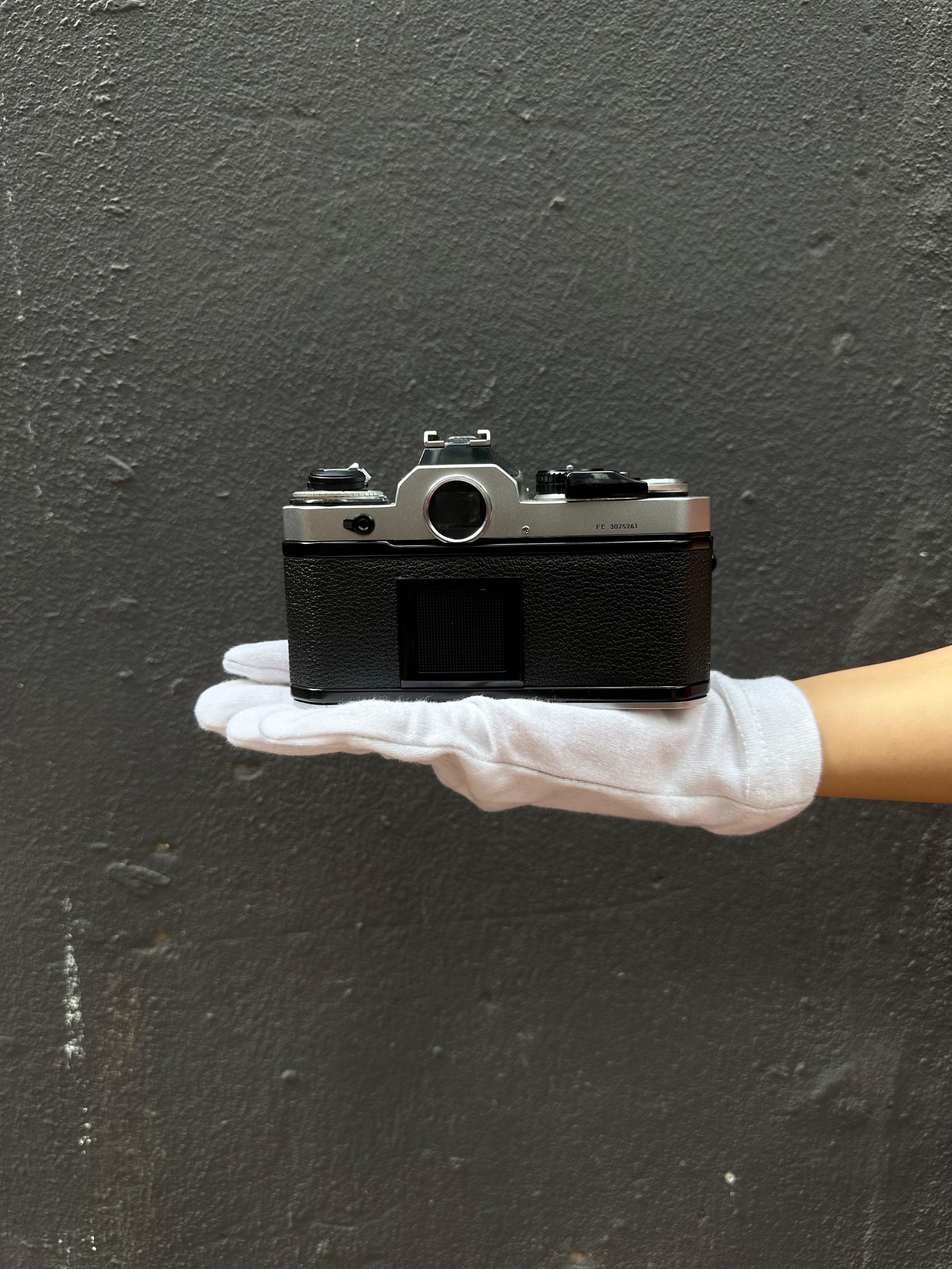 nikon-fe-spiegelreflexkamera-mit-nikkor-28mm-f-2-8 image 3