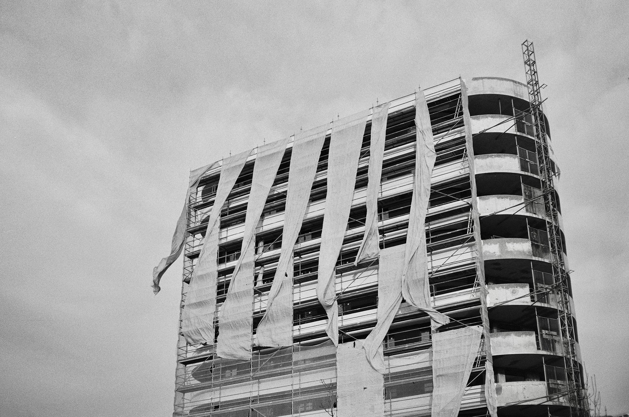 street-candy-mtn100-schwarzwei-film-35mm-iso-100-kino-look image 3