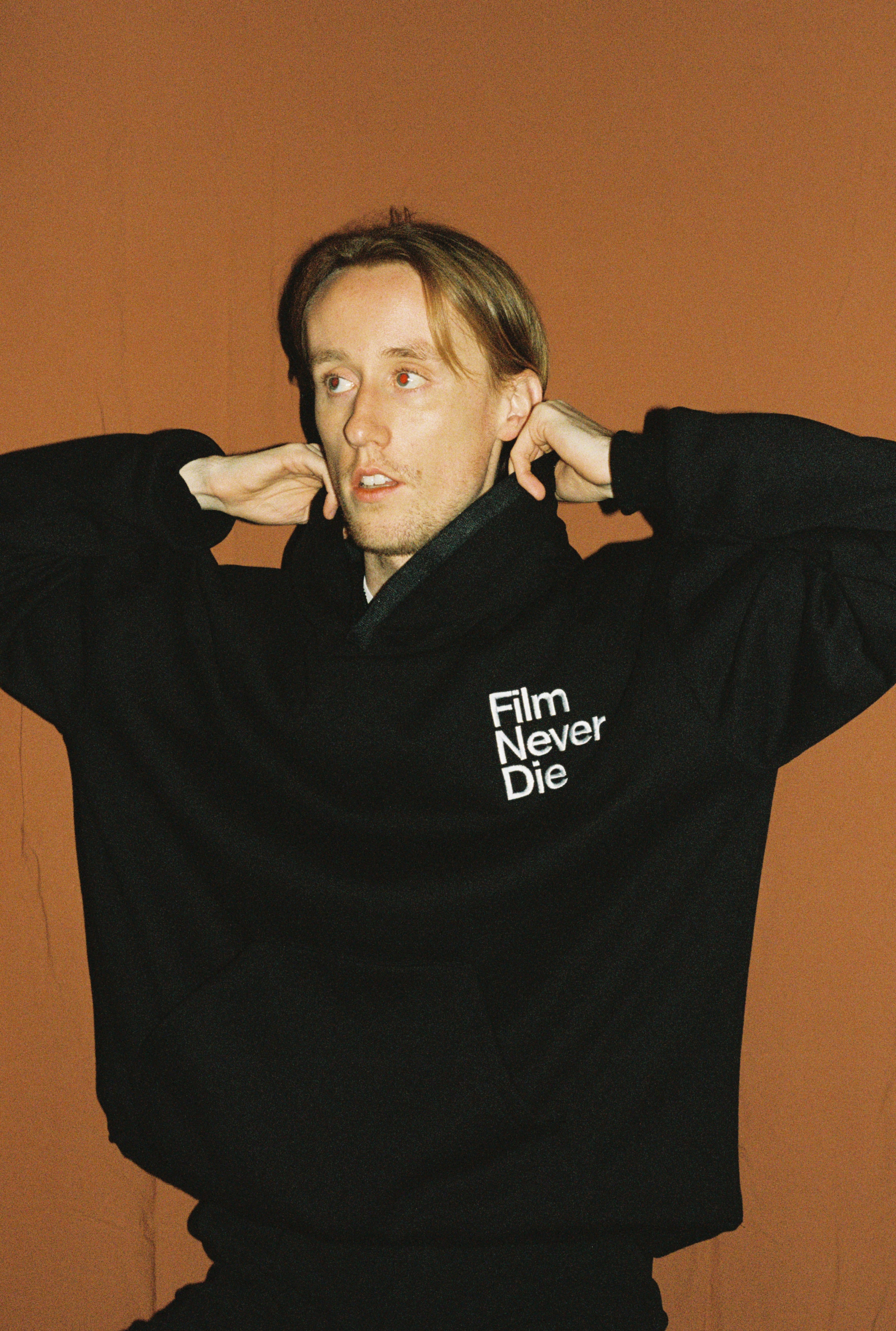 filmneverdie-darkbag-hoodie-schwarz-gr-l-dunkelbeutel image 2