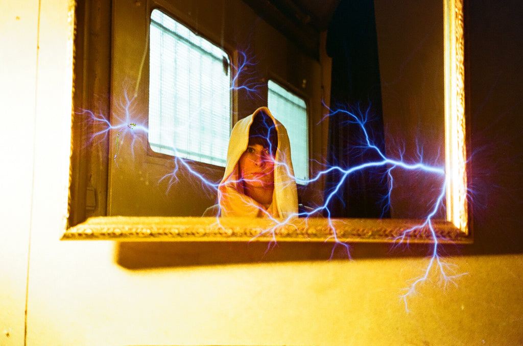 revolog-tesla-1-effektfilm-35mm-farbfilm-36-aufnahmen image 2
