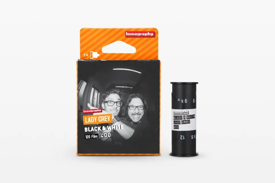lomography-lady-grey-400-sw-rollfilm-120-3er-pack-iso-400 image 1