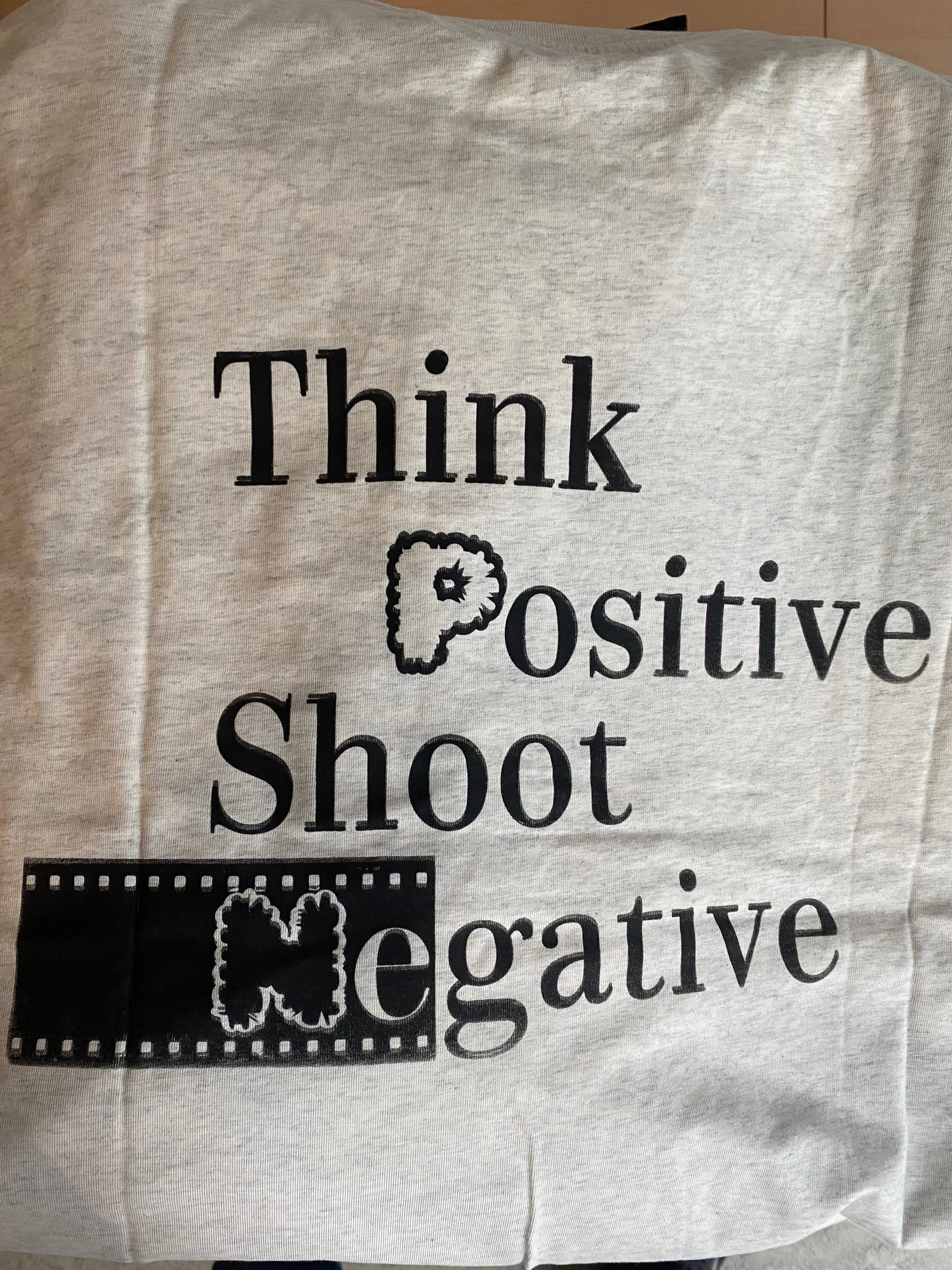 film-never-die-think-positive-t-shirt-hellgrau-gr-l image 2