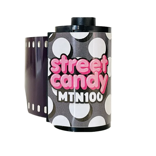 street-candy-mtn100-schwarzwei-film-35mm-iso-100-kino-look image 1