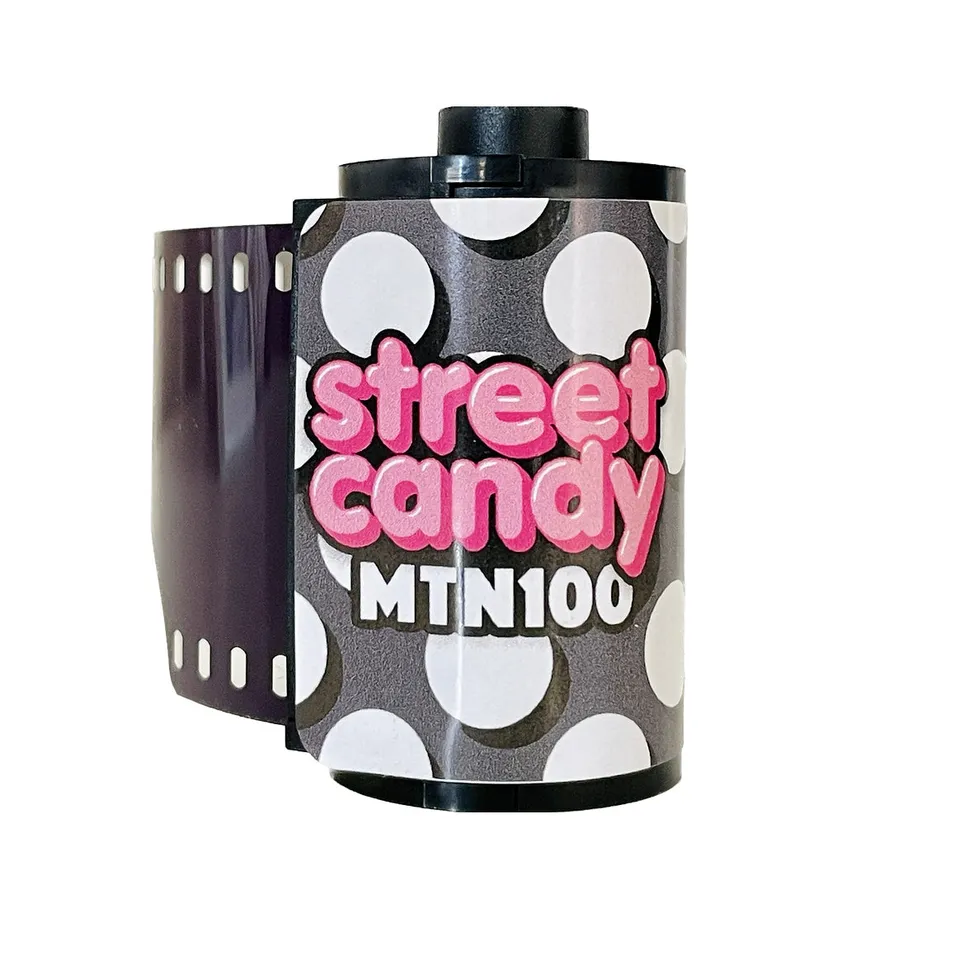 street-candy-mtn100-schwarzwei-film-35mm-iso-100-kino-look image 1