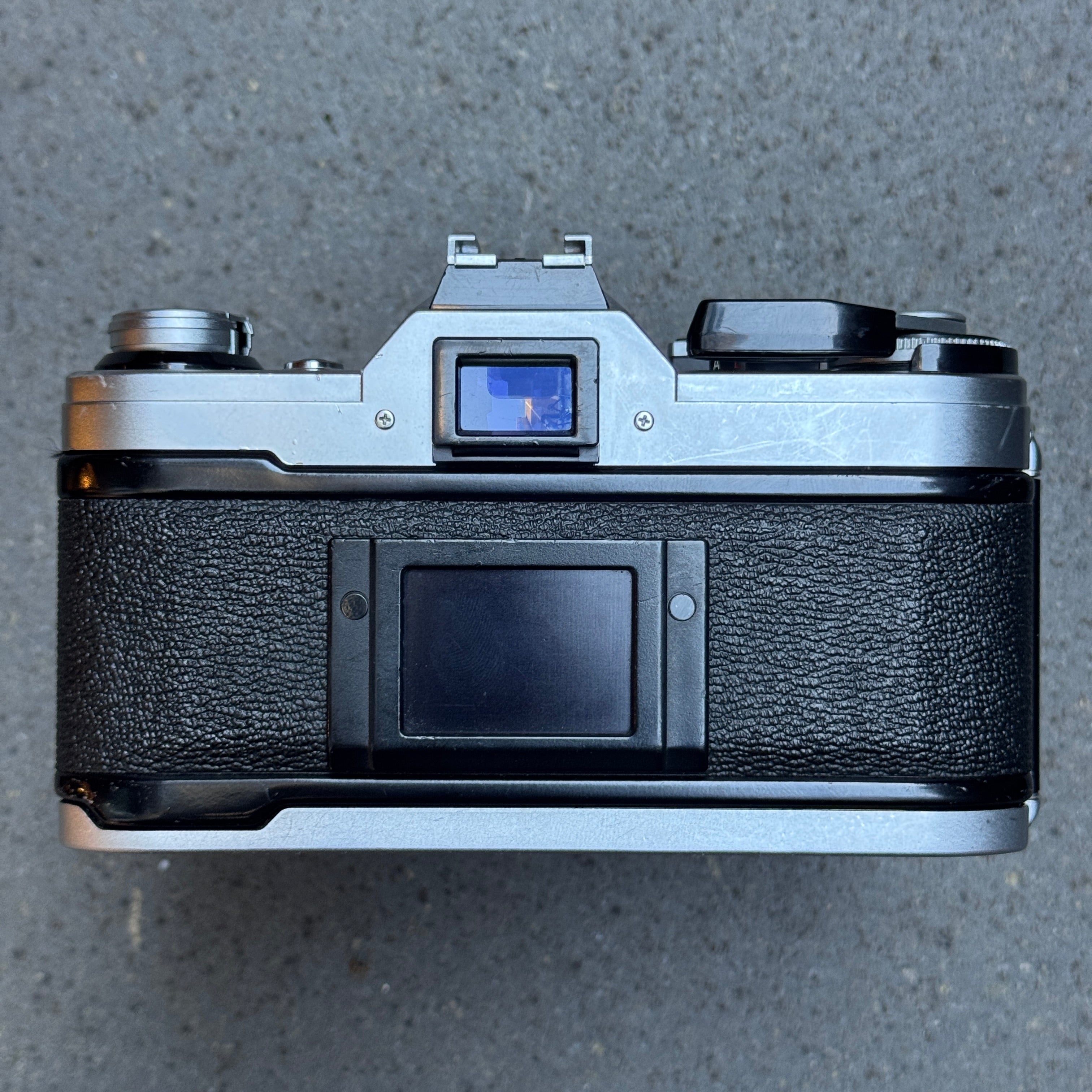 canon-ae-1-spiegelreflexkamera-mit-fd-50mm-f-1-4-objektiv-35mm image 3