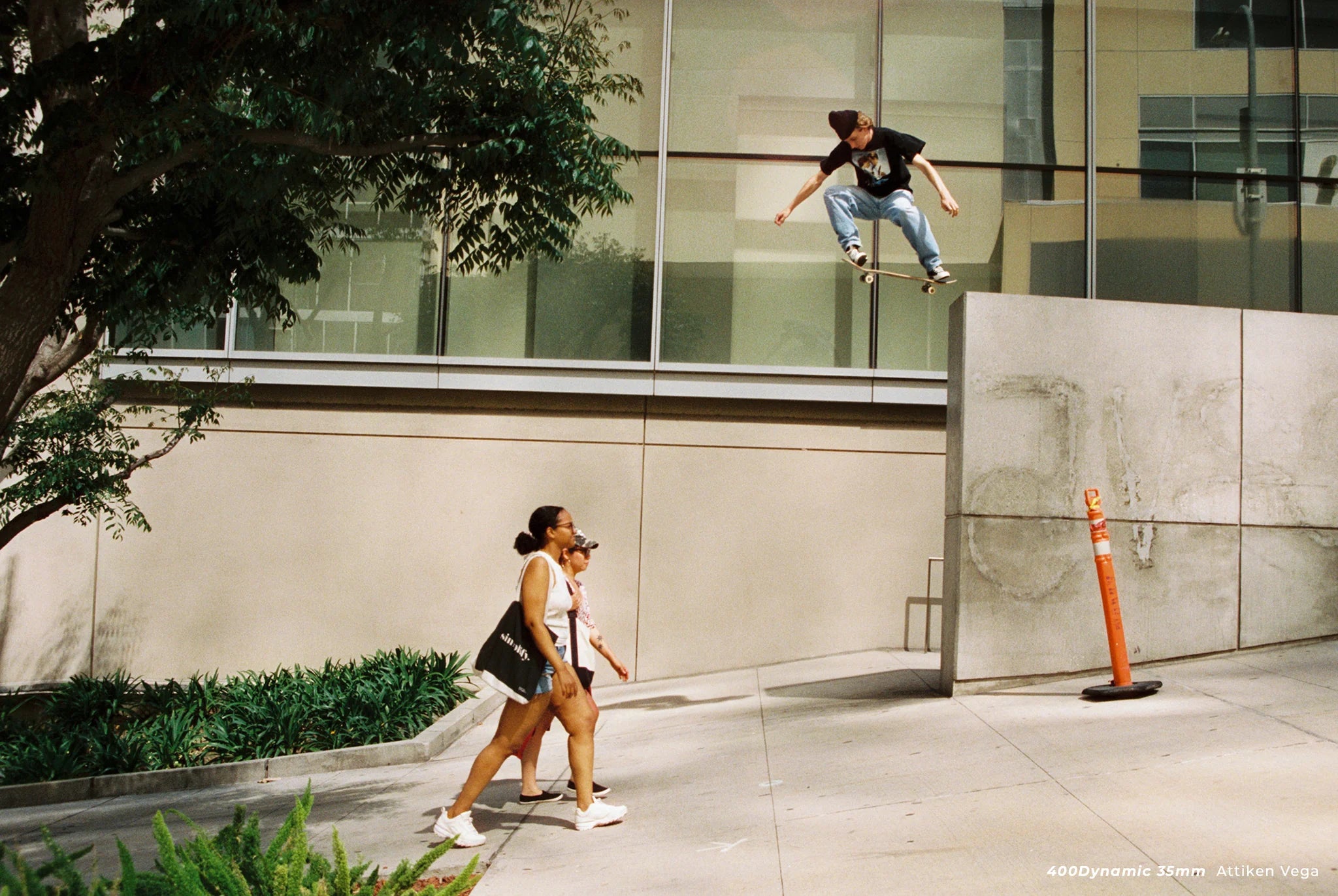 cinestill-400d-120-rollfilm-farbnegativfilm-mittelformat-iso-400 image 2