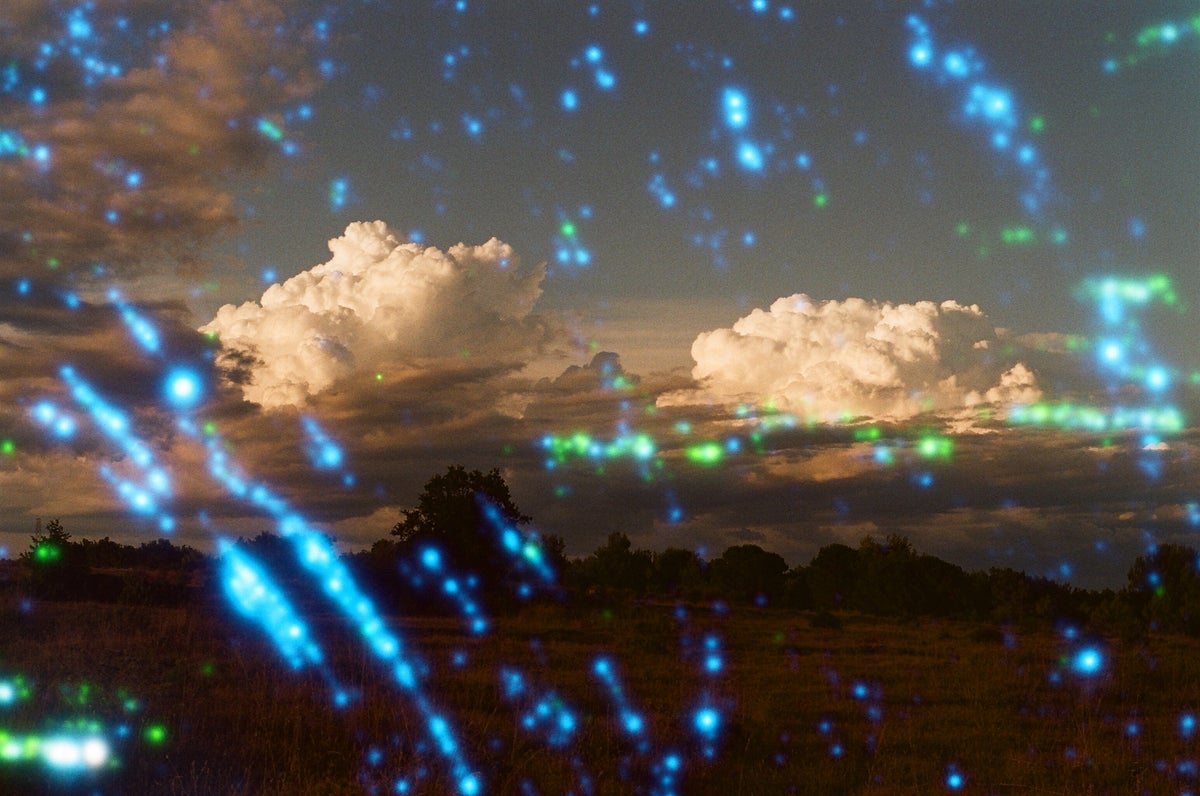revolog-nebula-35mm-farbfilm-36-aufnahmen-200-iso-blau-gr-n image 3