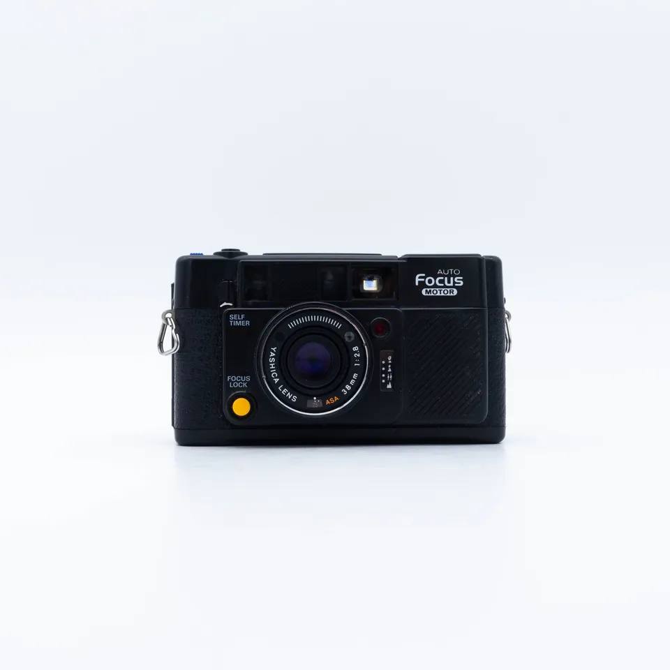 yashica-auto-kompaktkamera-point-and-shoot-38mm-f-2-8-autofokus image 1
