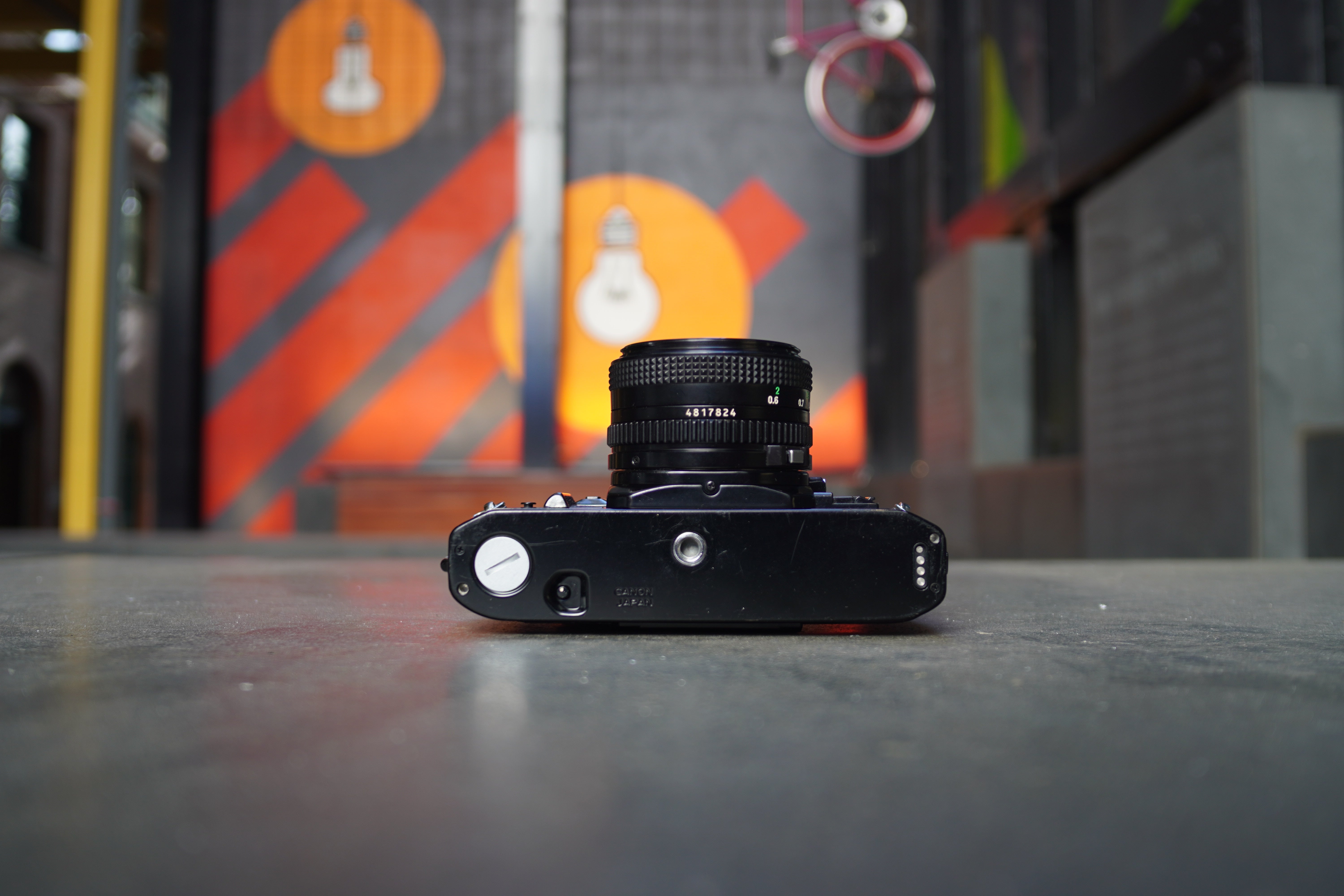 canon-a-1-slr-kamera-mit-fd-50mm-f-1-8-analog image 5