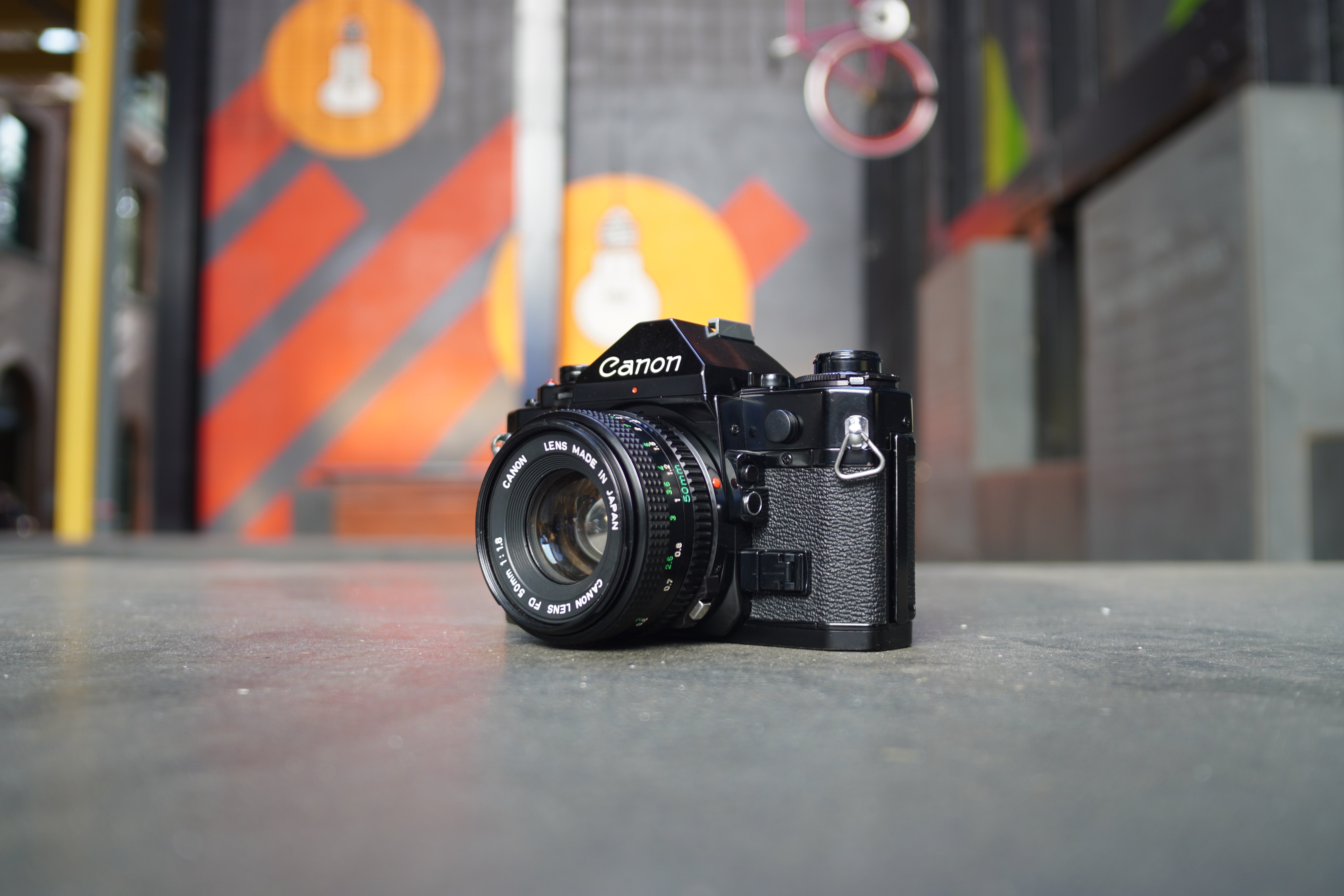 canon-a-1-slr-kamera-mit-fd-50mm-f-1-8-analog image 2
