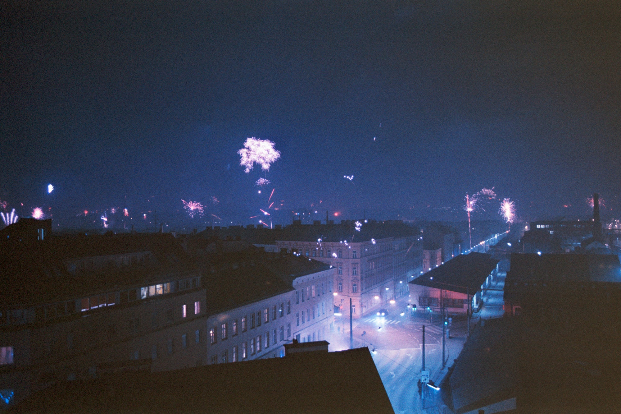 revolog-460nm-effektfilm-35mm-200-iso-36-bilder-violett image 3