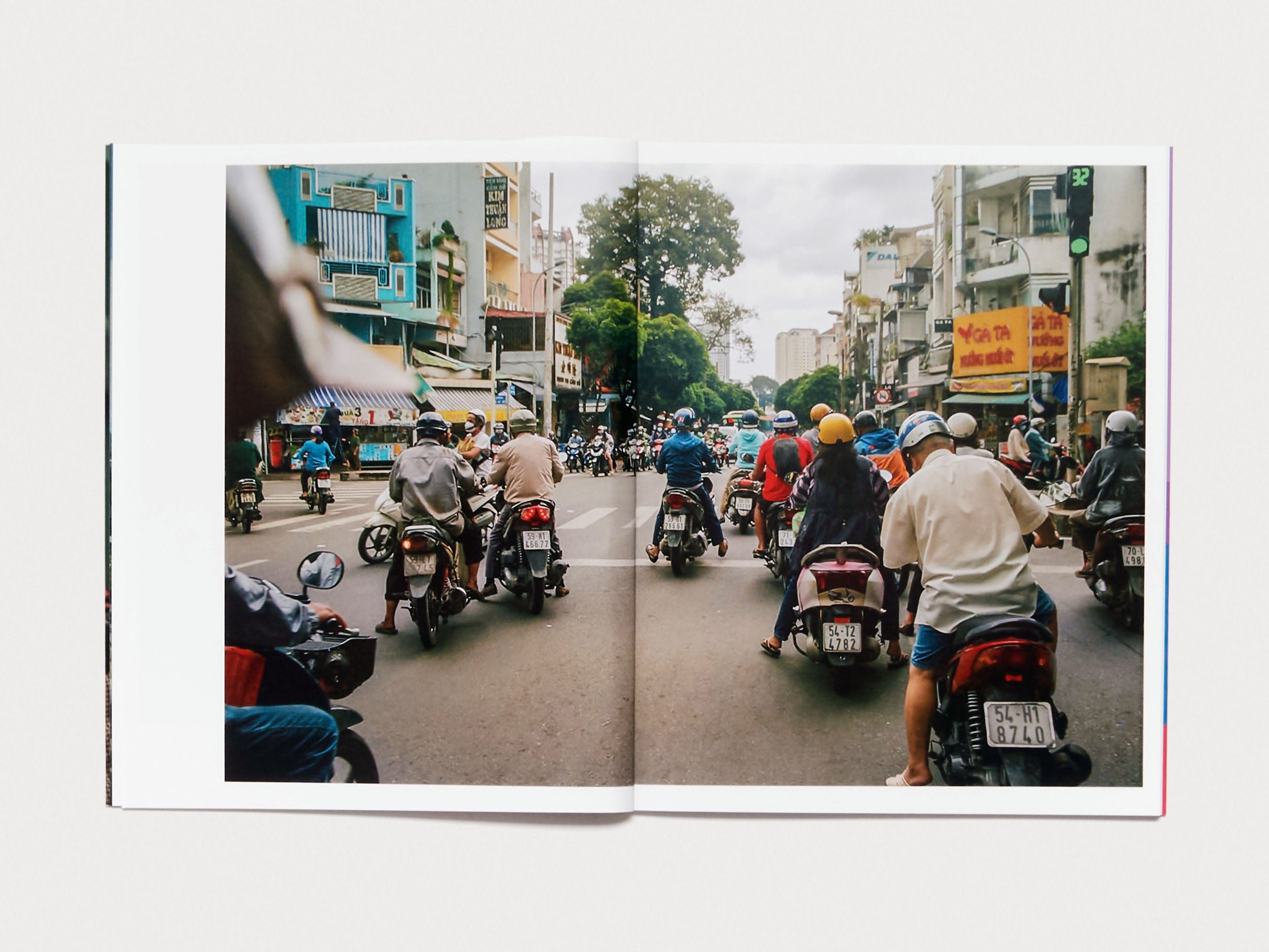 tracy-dong-tell-me-about-saigon-fotobuch-vietnam-diaspora image 3