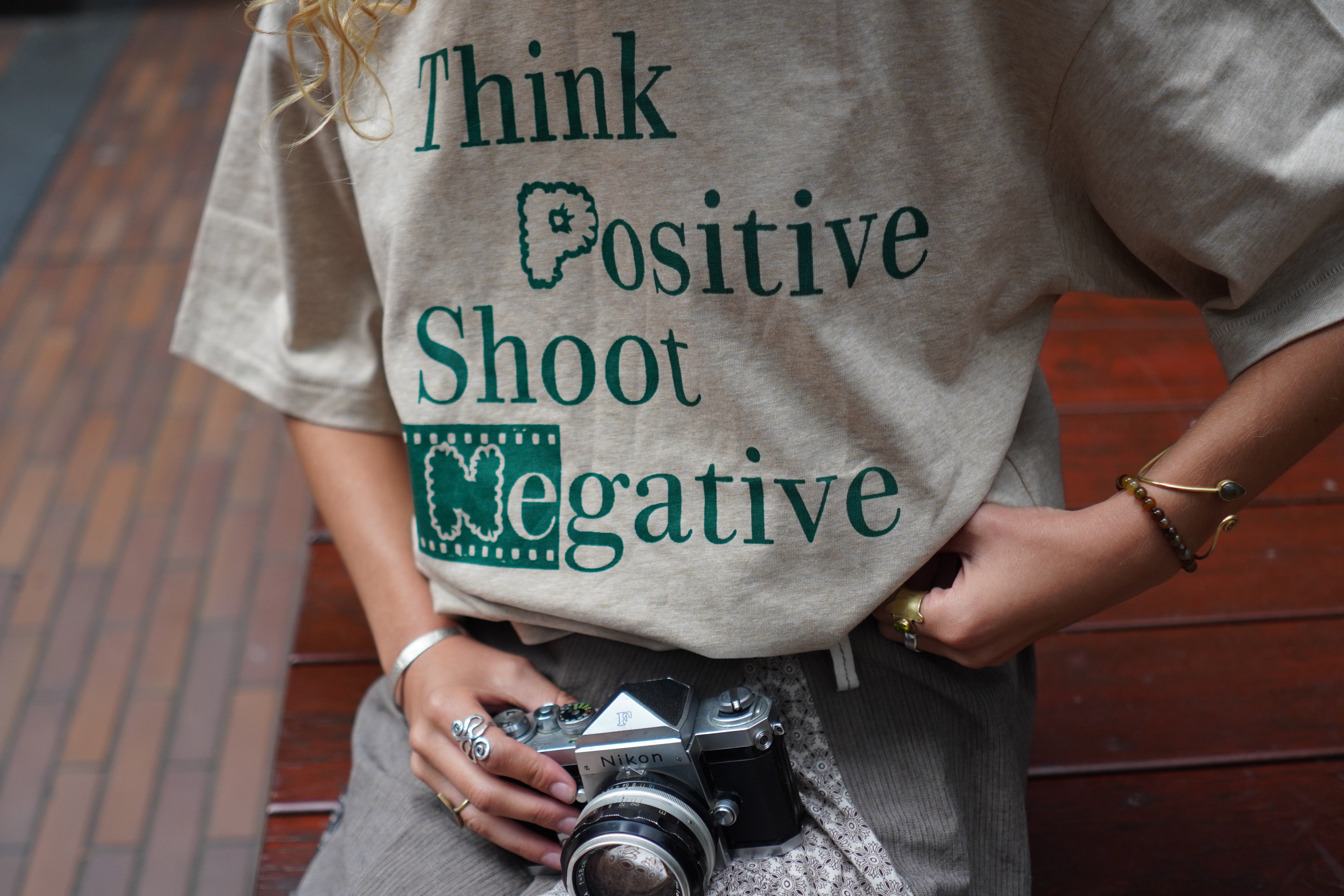 filmneverdie-think-positive-t-shirt-beige-gr-n image 2