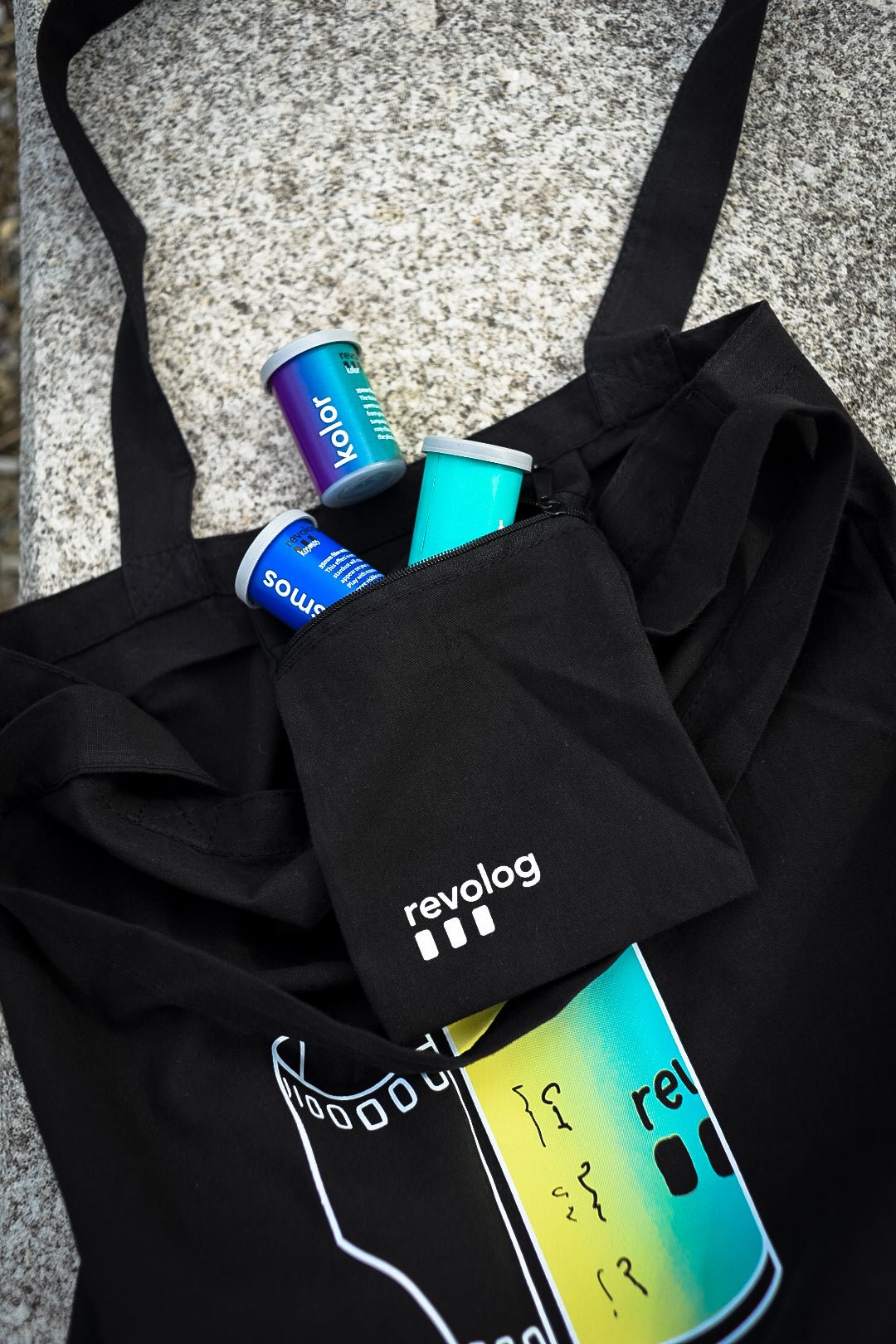 revolog-fan-bundle-tasche-pin-film-geschenkset-35mm image 2