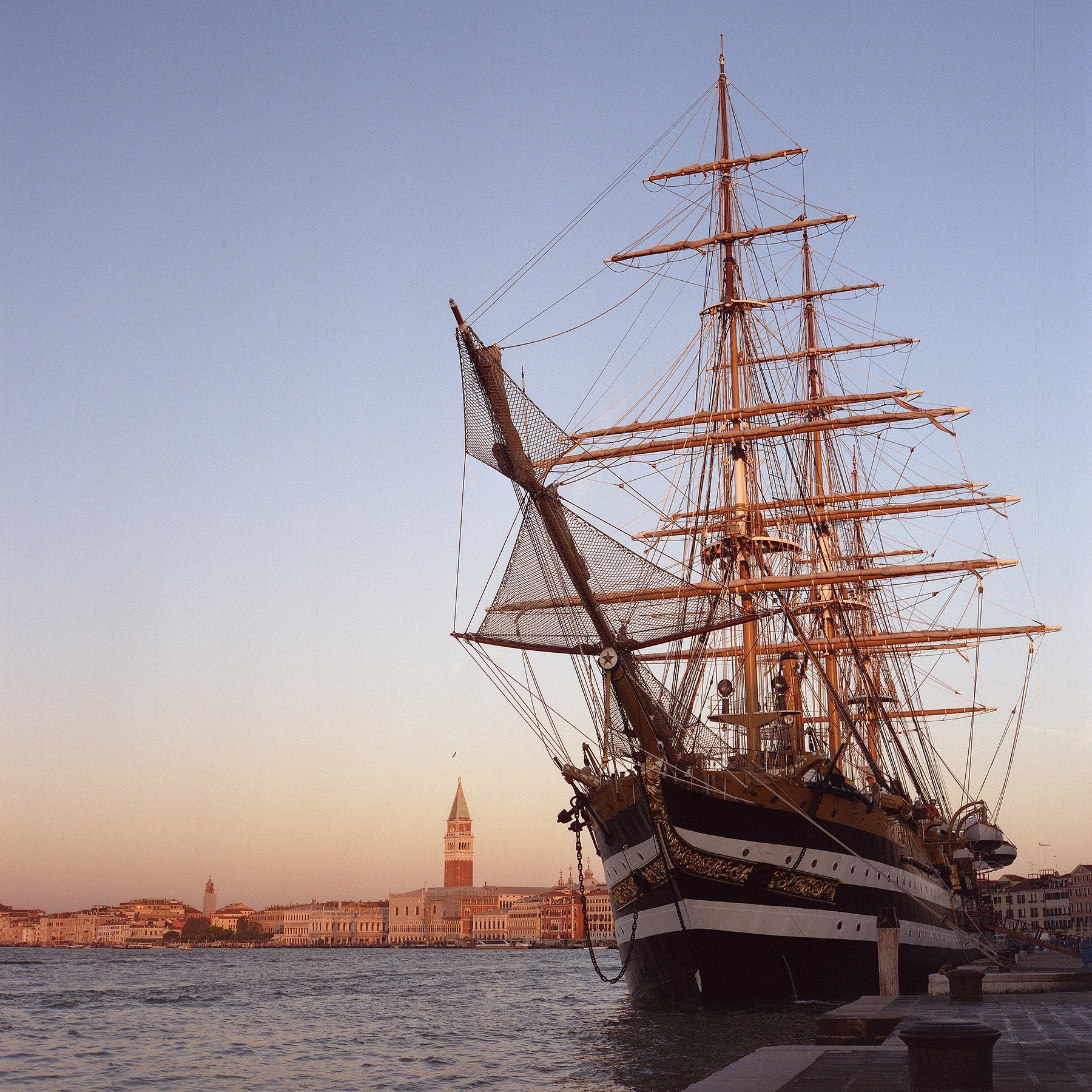 cinestill-400d-dynamic-rollfilm-120-mittelformat-iso-400 image 3