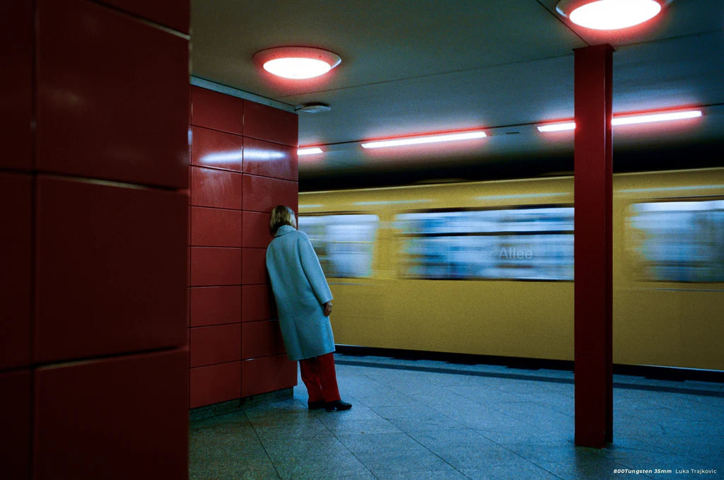 cinestill-800t-35mm-film-800-iso-tungsten-nachtfilm image 2