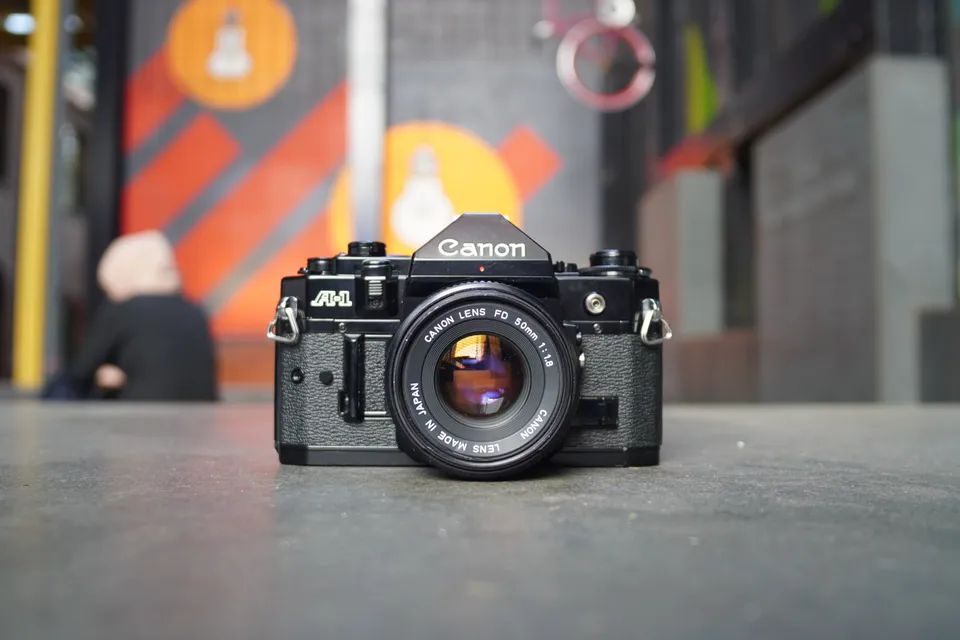 canon-a-1-slr-analogkamera-mit-fd-50mm-f-1-8-objektiv image 1