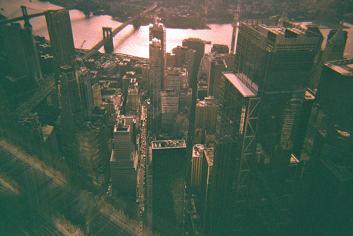 dubblefilm-show-analogkamera-35mm-schwarz-mit-blitz image 7