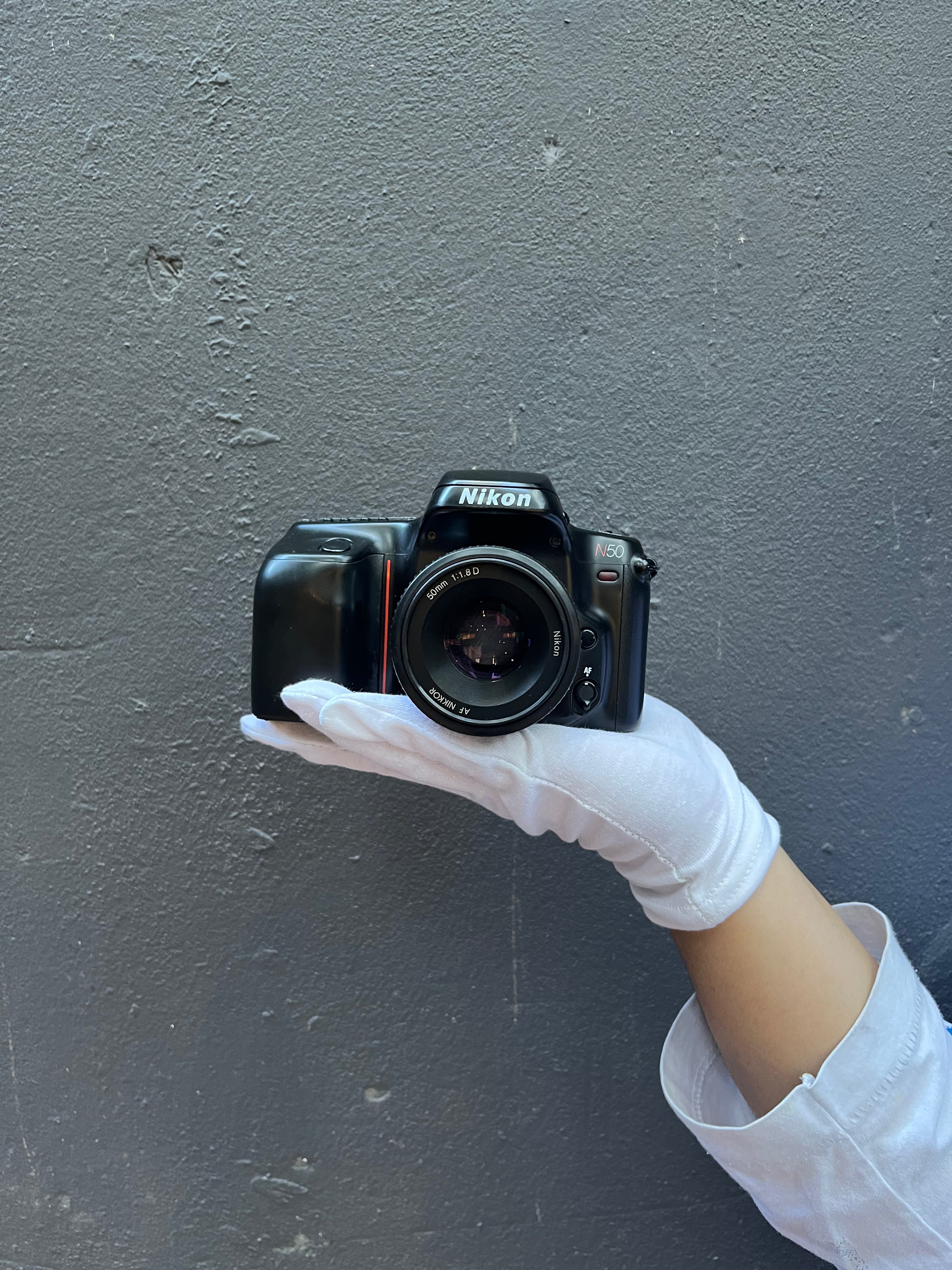 nikon-n50-slr-35mm-analogkamera-mit-nikkor-50mm-1-8-autofokus image 1