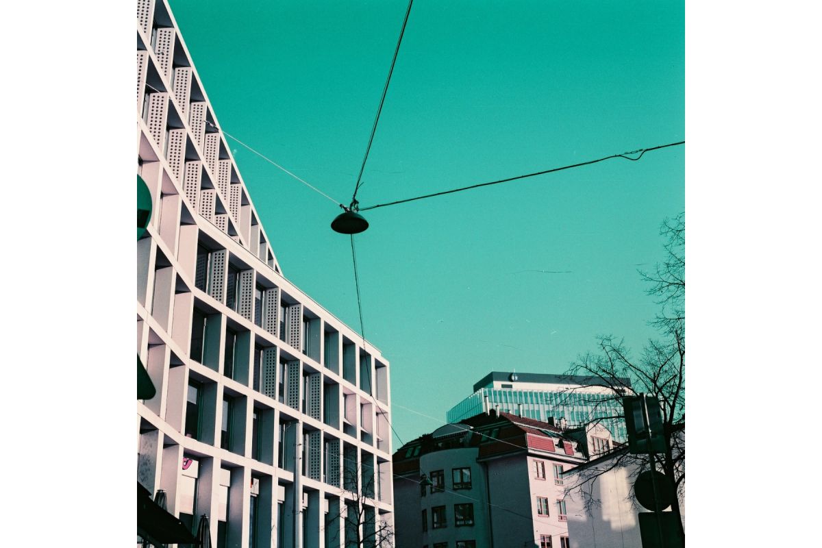 lomography-lomochrome-purple-p-tillant-120-farbfilm-100-400 image 2