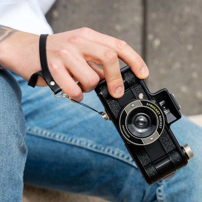 lomography-leder-handschlaufe-kameragurt-schwarz-16-cm image 4
