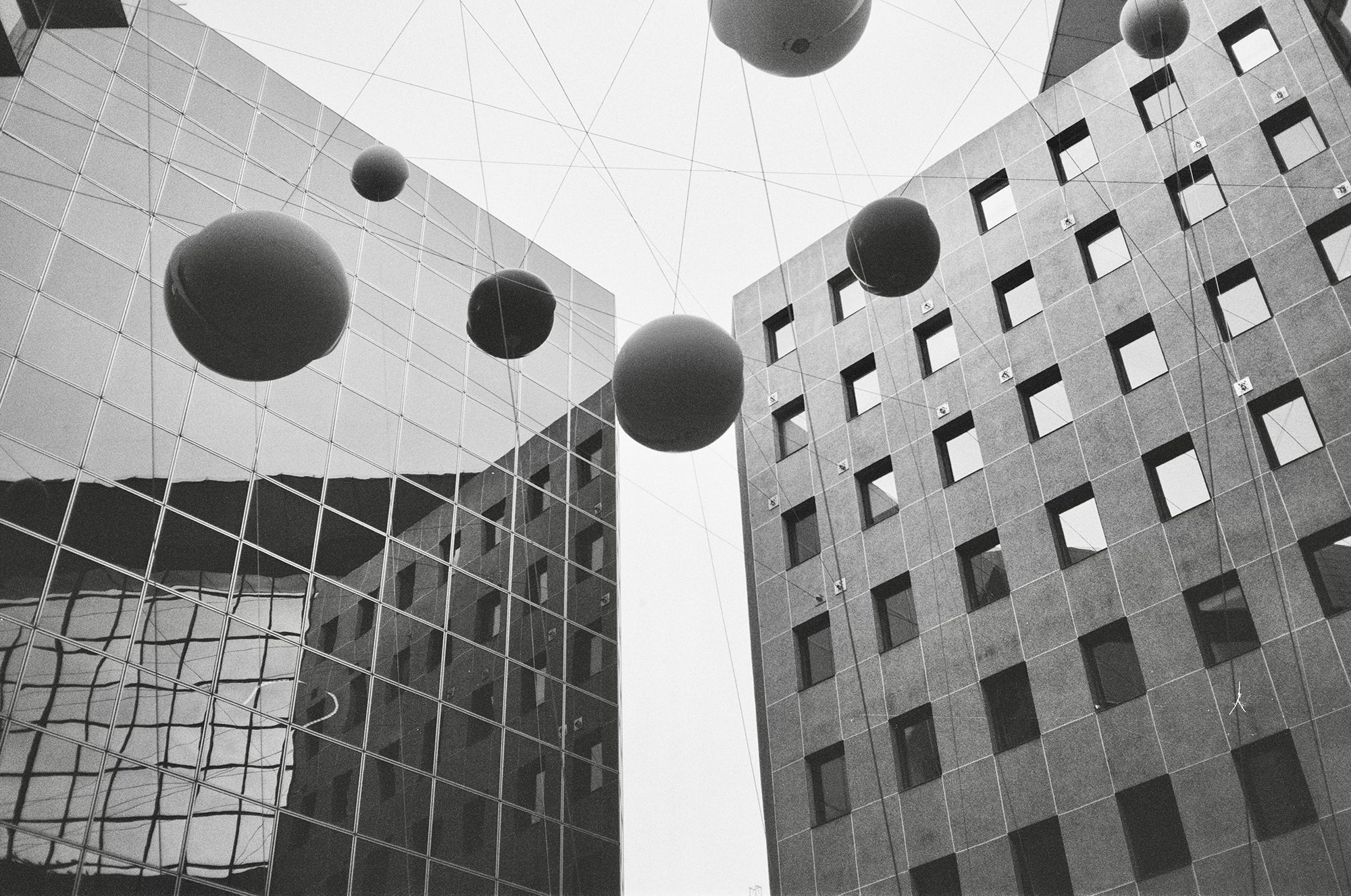 street-candy-mtn100-schwarzwei-film-35mm-iso-100-kino-look image 2