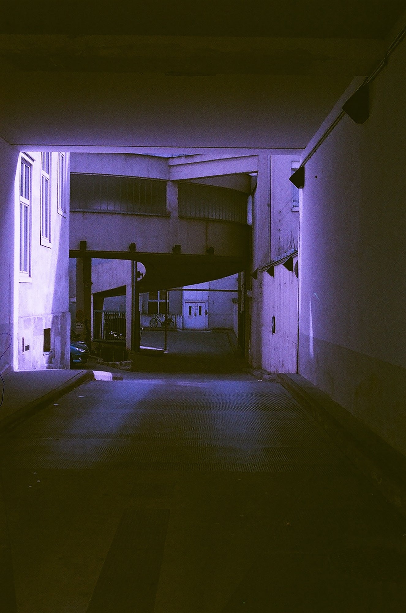 revolog-460nm-effektfilm-35mm-200-iso-36-bilder-violett image 6