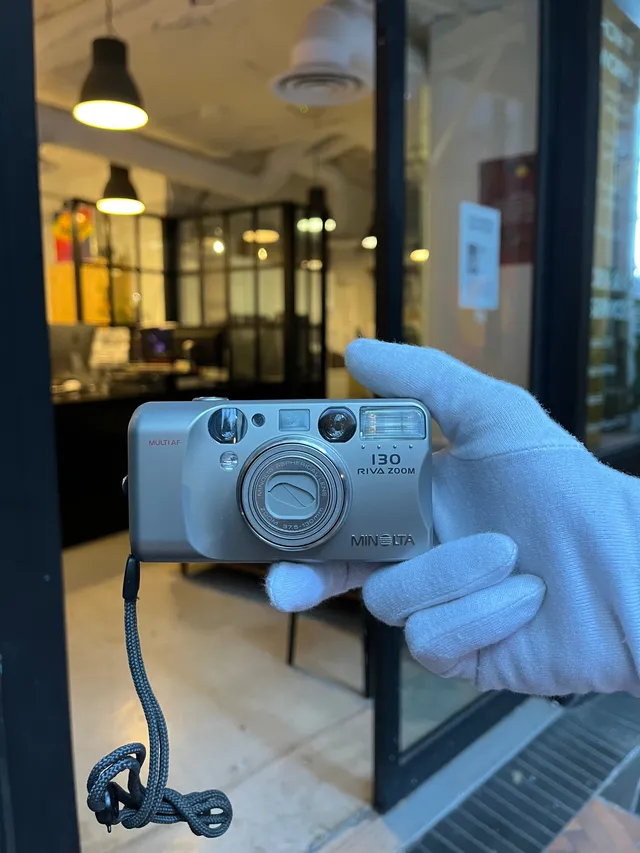 minolta-riva-zoom-130-kompaktkamera-titan-mit-blitz image 1