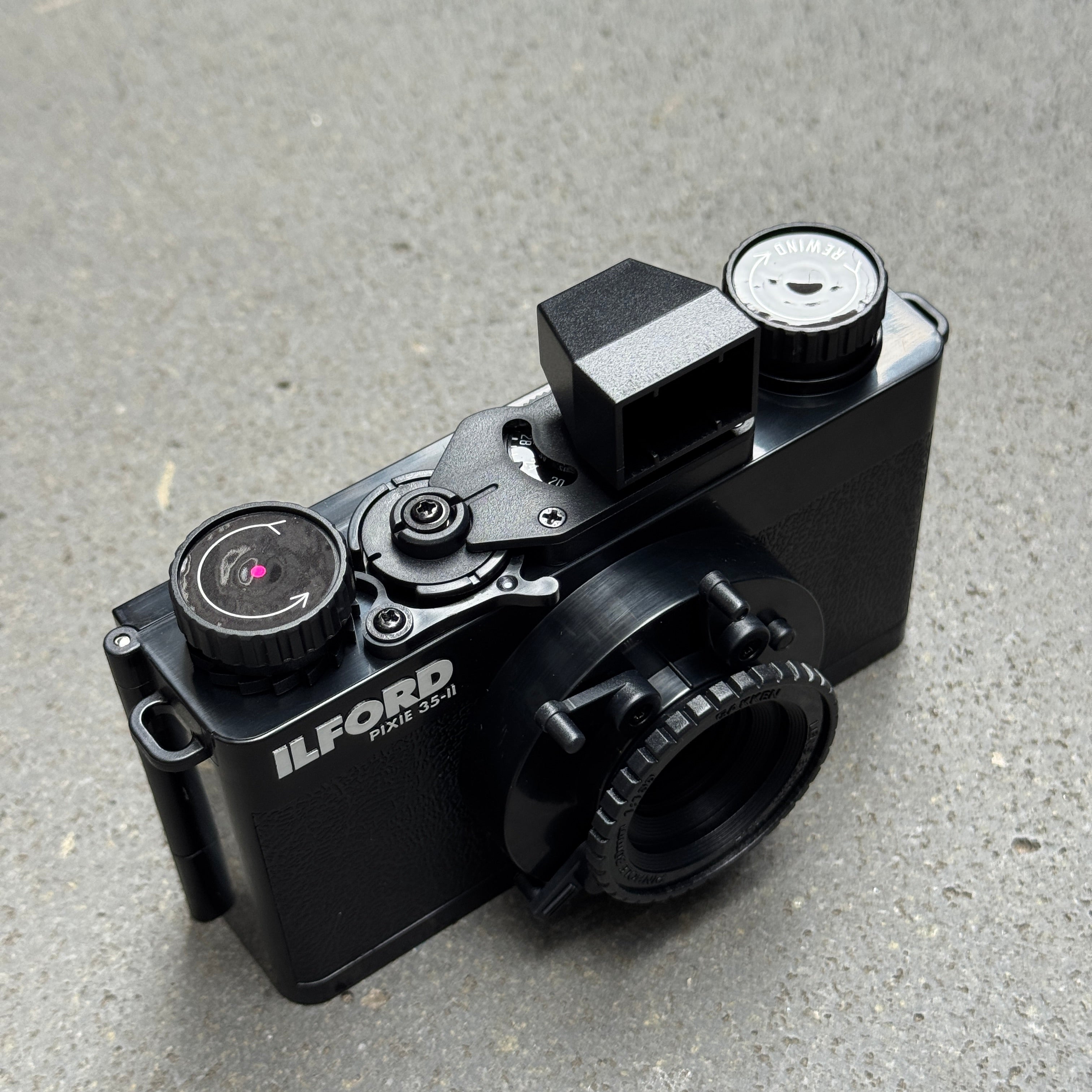 ilford-pixie-35-ii-filmkamera-35mm-halbformat-pinhole image 3