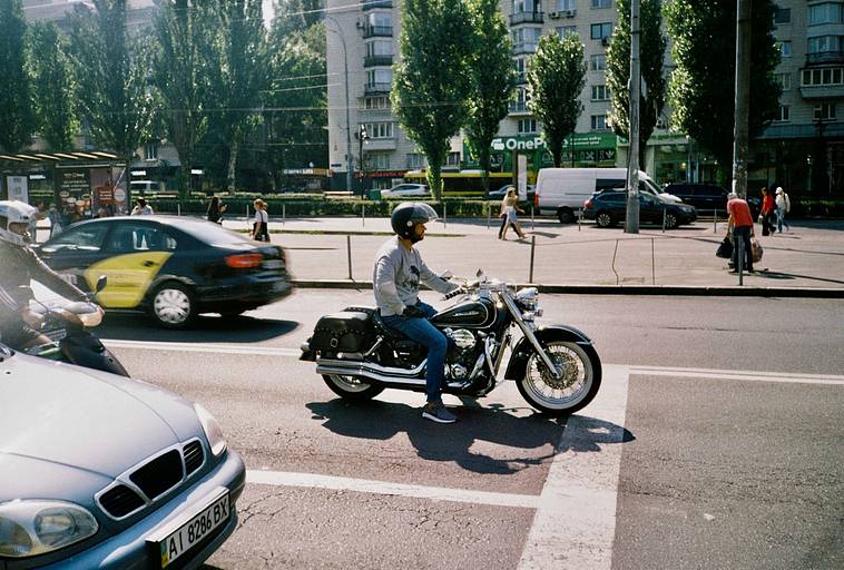 ricoh-lx-10-kompaktkamera-35mm-fixfokus-champagner image 3