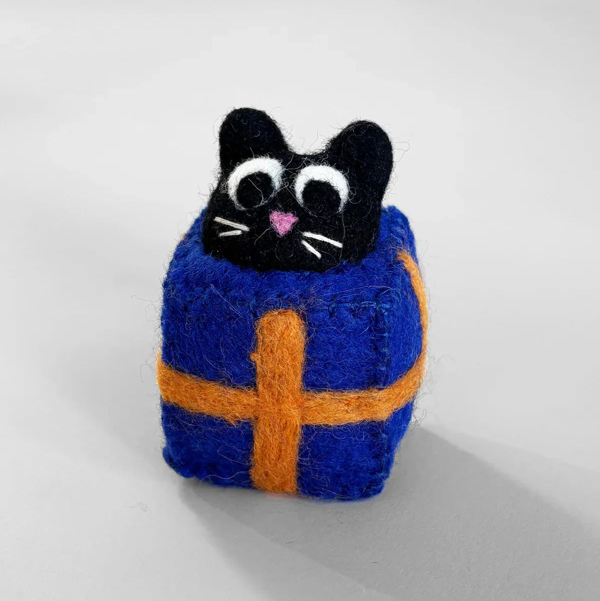 wrap-ornament-cat-roland-filzanh-nger-weihnachtsdeko-katze image 2