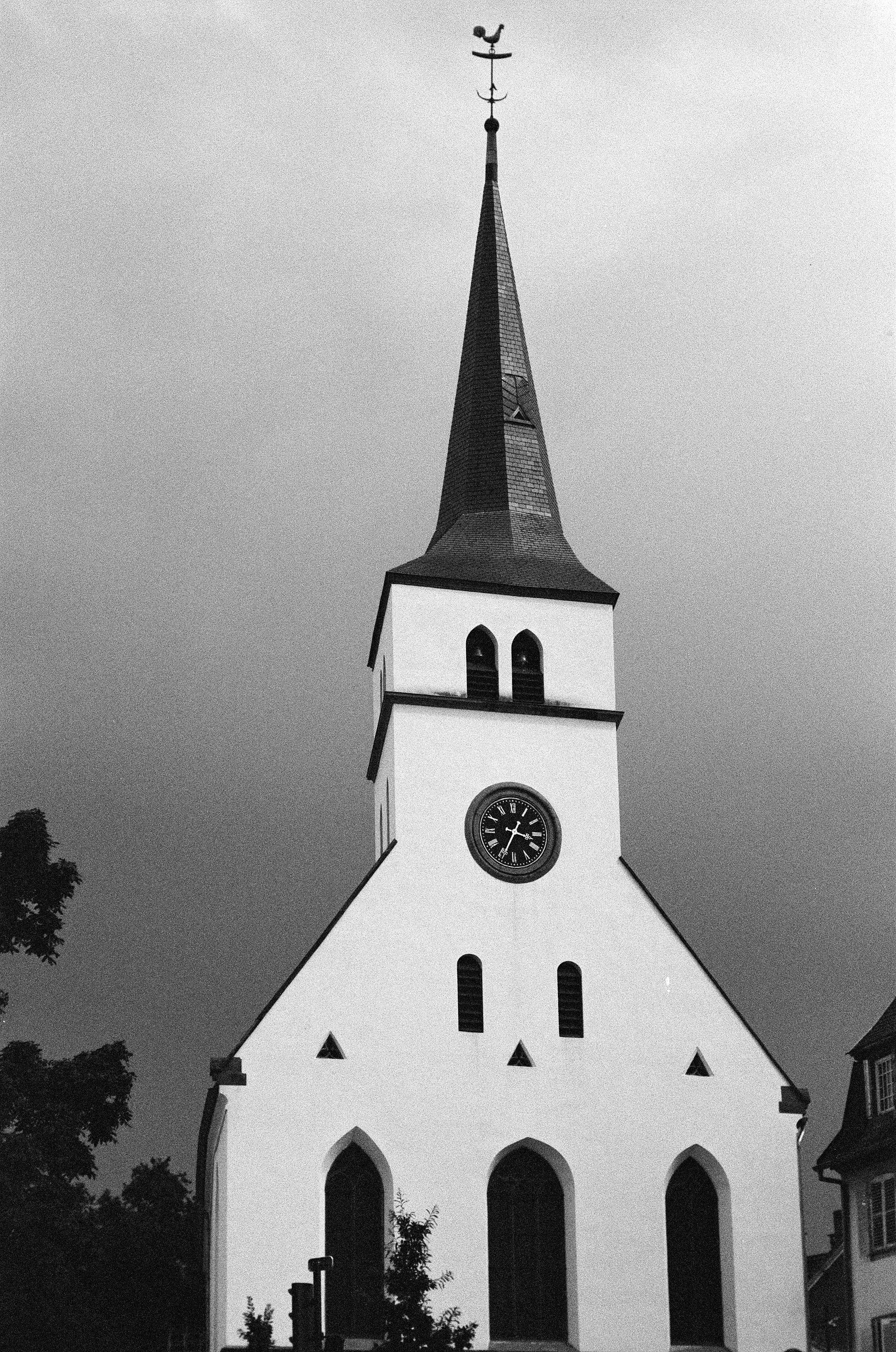nikon-fe-spiegelreflexkamera-mit-nikkor-28mm-f-2-8 image 2