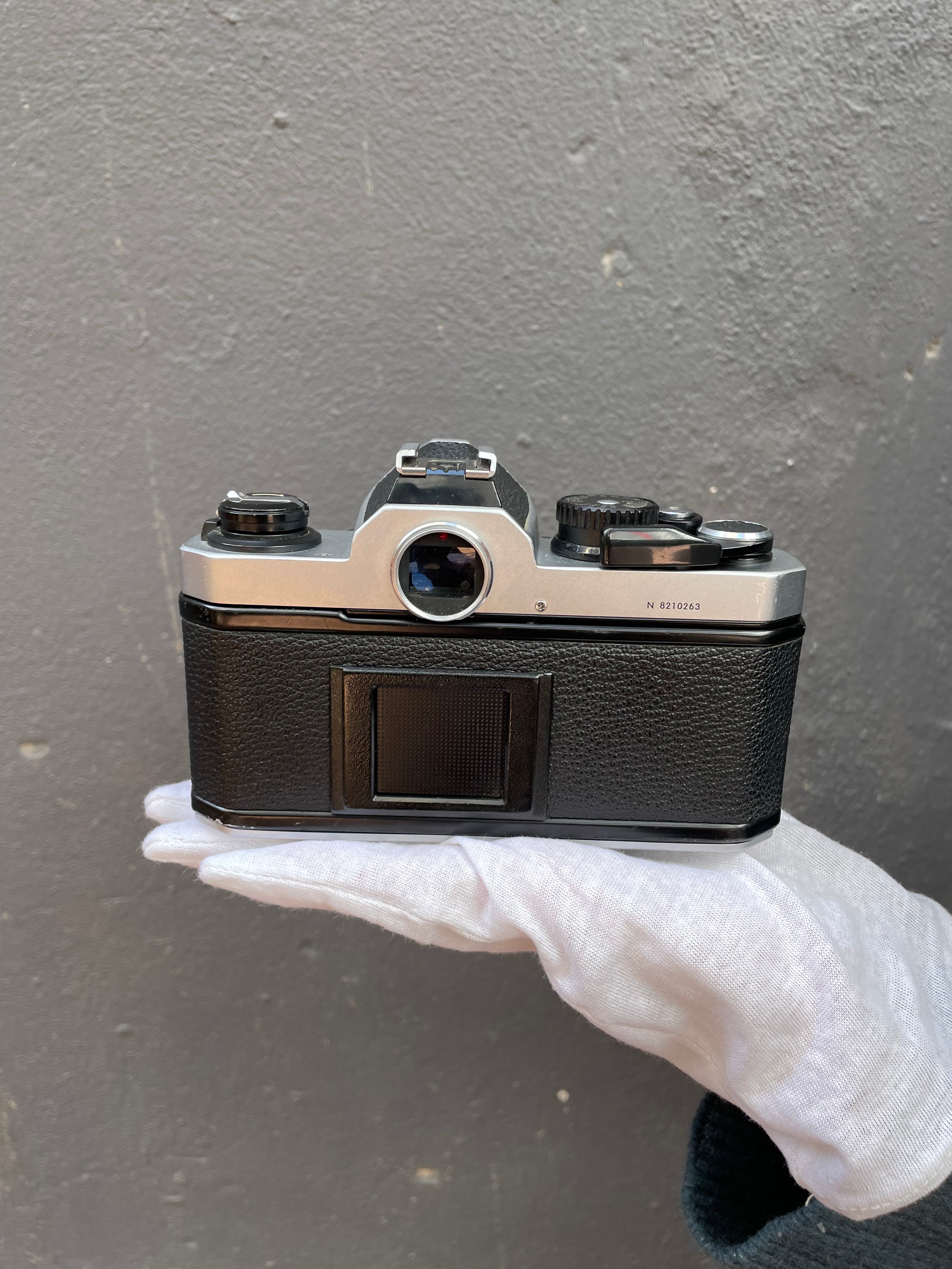 nikon-fm2-slr-kamera-mit-nikkor-28mm-f-3-5-analog image 4