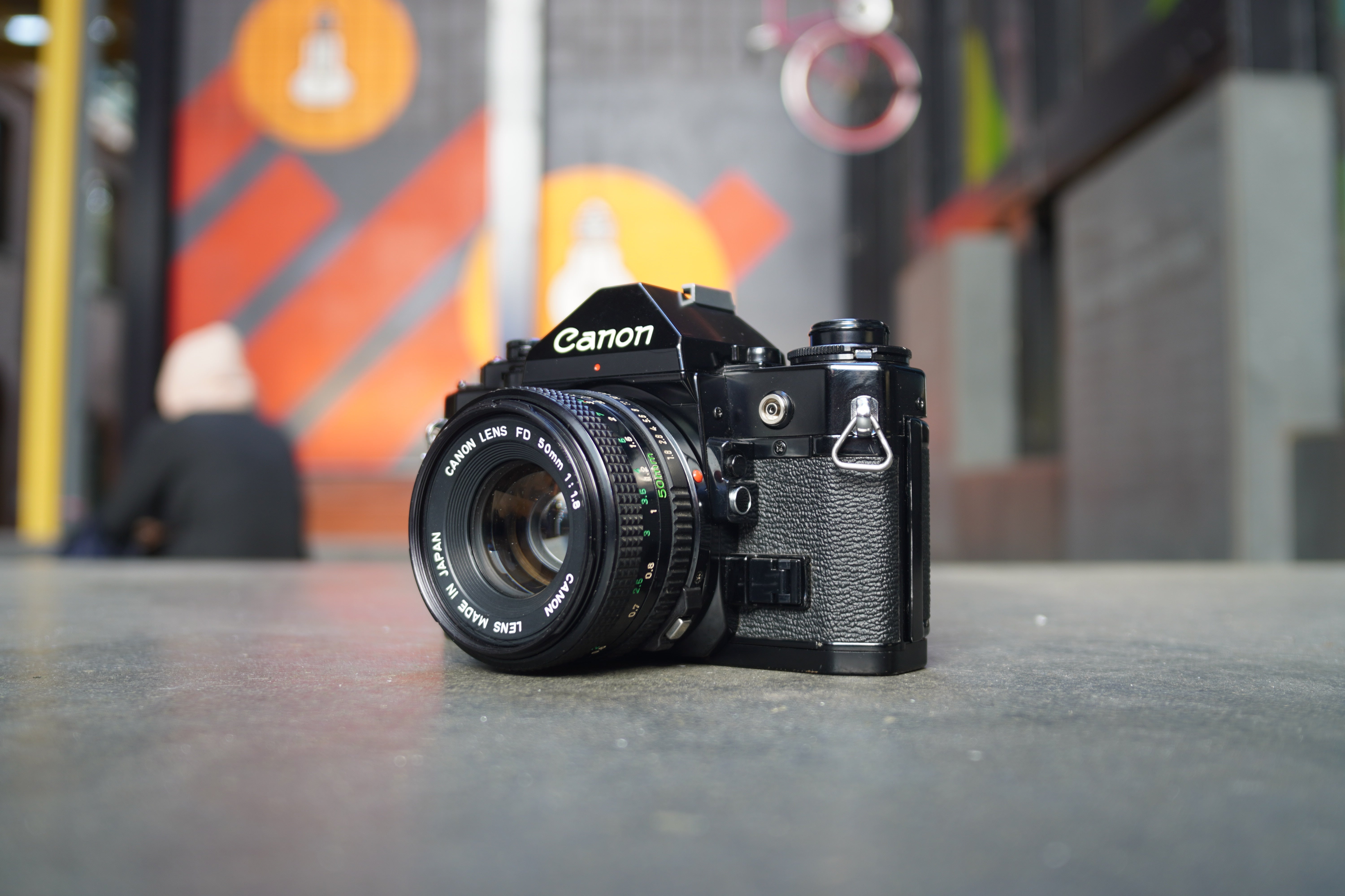 canon-a-1-slr-analogkamera-mit-fd-50mm-f-1-8-objektiv image 4