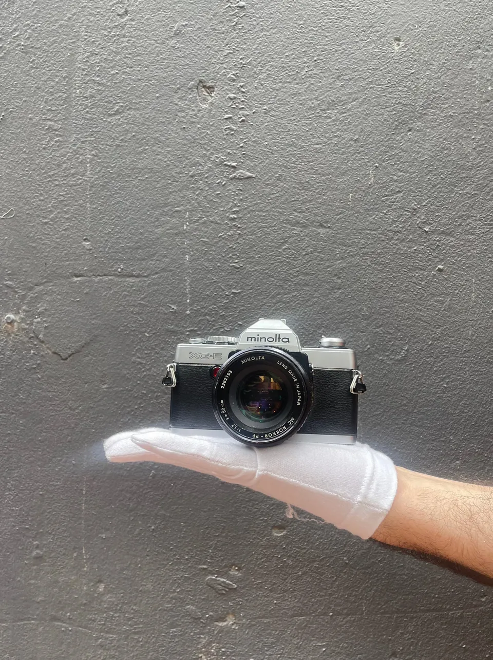 minolta-xg-e-spiegelreflexkamera-mit-50mm-rokkor-1-7-objektiv-kit image 1