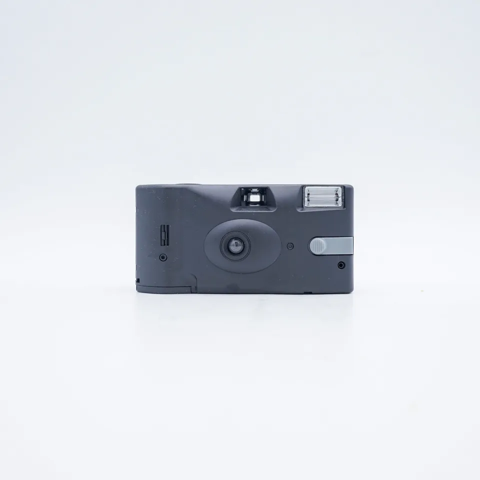 film-never-die-einwegkamera-35mm-schwarz-27-bilder-mit-blitz image 1